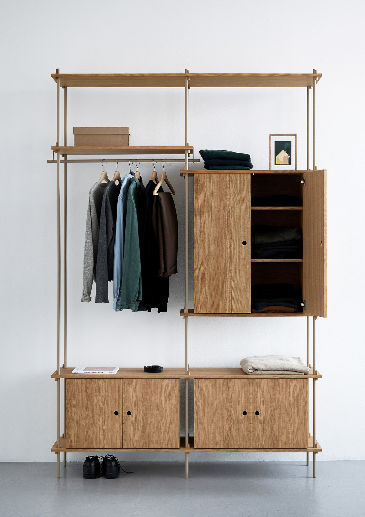 MOEBE // SHELVING SYSTEM - S.200.2.E | 200CM x 163CM |  OAK SHELVES |  WHITE LEGS