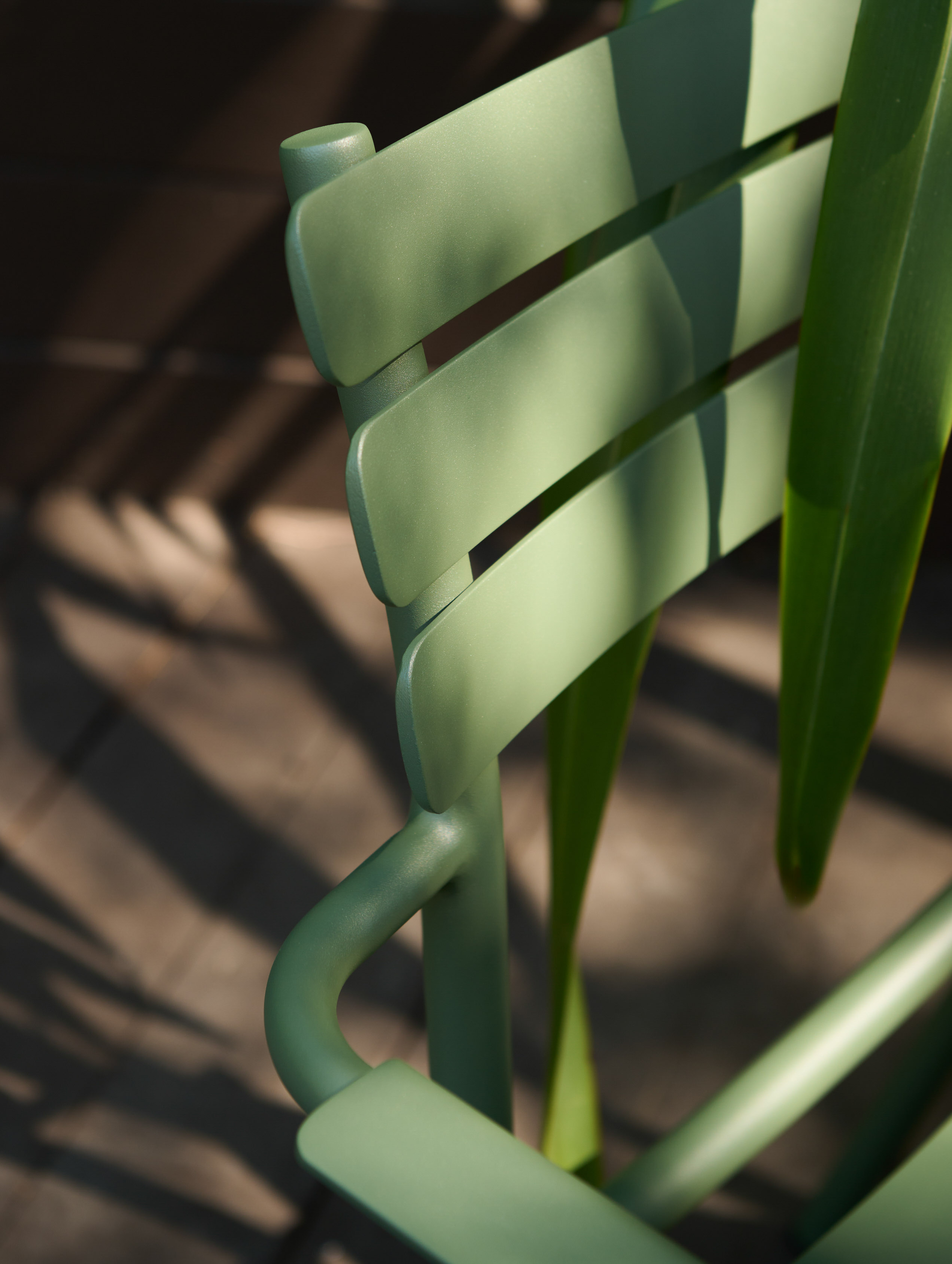 Houe // AVANTI Dining Chair - Garden chair with armrest, olive green