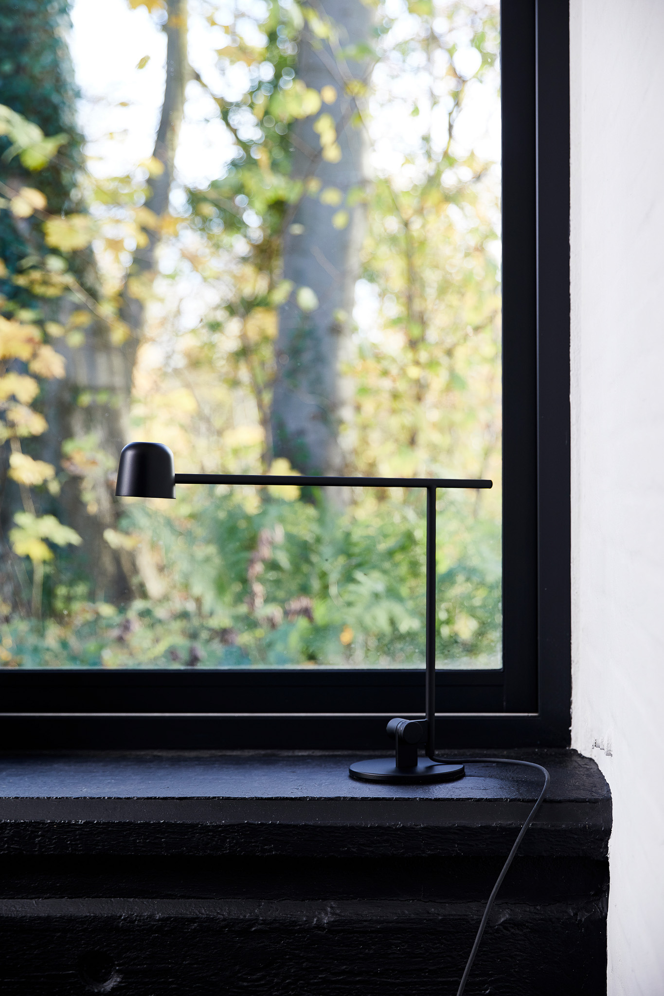 FRANDSEN // SATELLITE TABLE LAMP EU - MATT BLACK