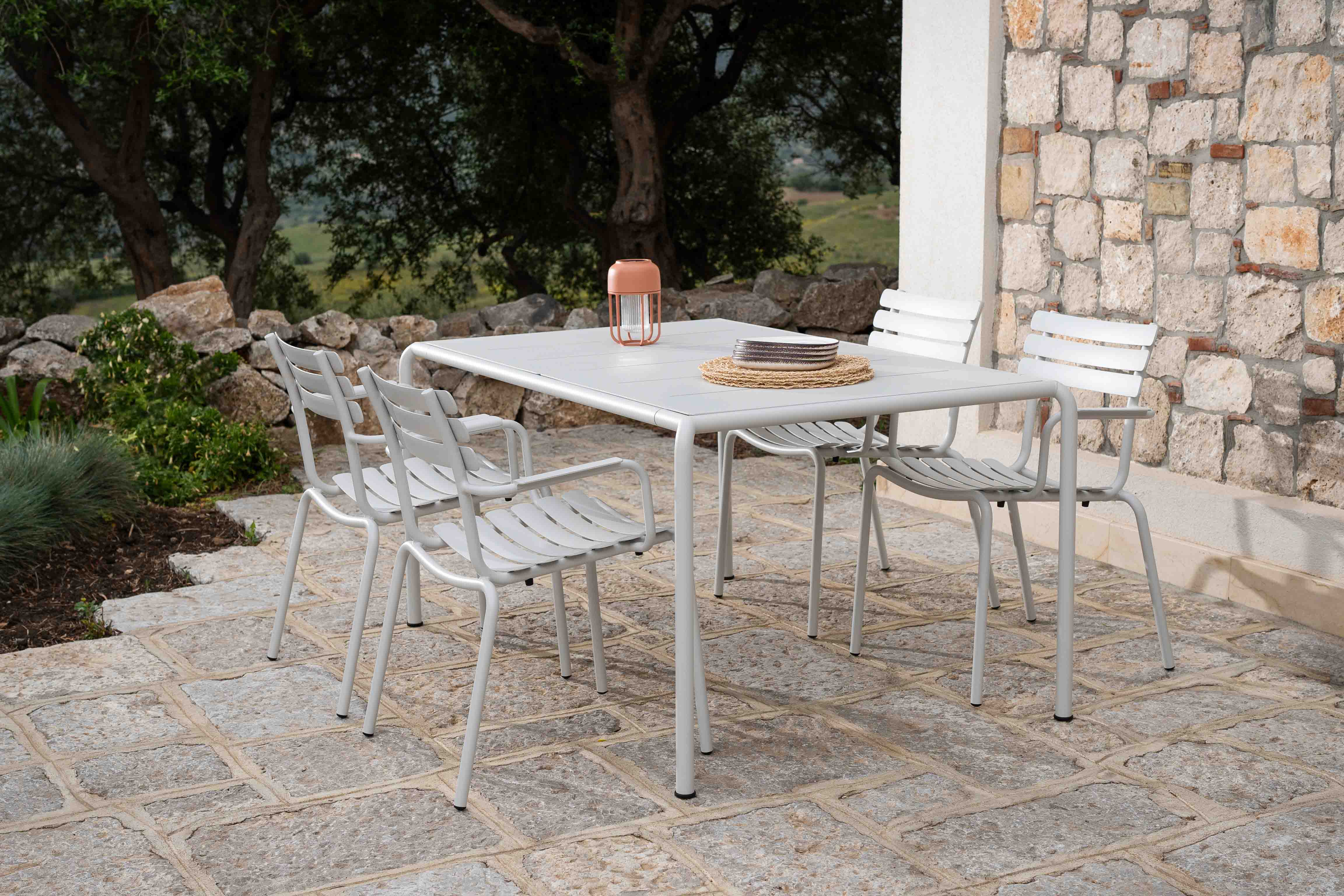 Houe // AVANTI Dining Chair - Garden chair with armrest, Cayenne