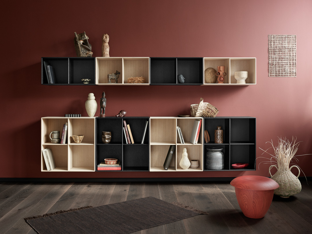 MONTANA // SHOW - OPEN BOOKSHELF | ANTHRACITE | PEDESTAL 7 CM