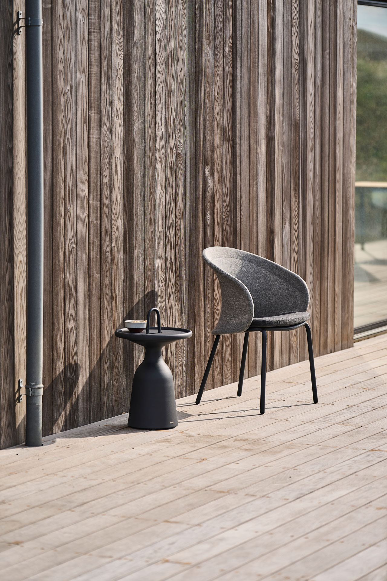 MINDO // MINDO 114 DINING CHAIR - DARK GRAY | LIGHT GREY