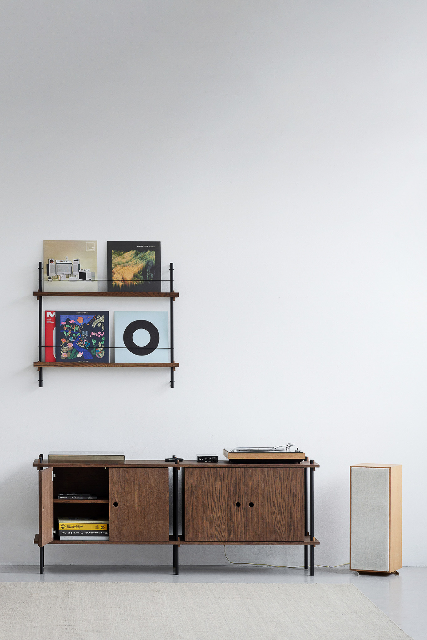 MOEBE // SHELVING SYSTEM - S.115.1.C | 115CM x 85CM |  OAK SHELVES |  BLACK LEGS