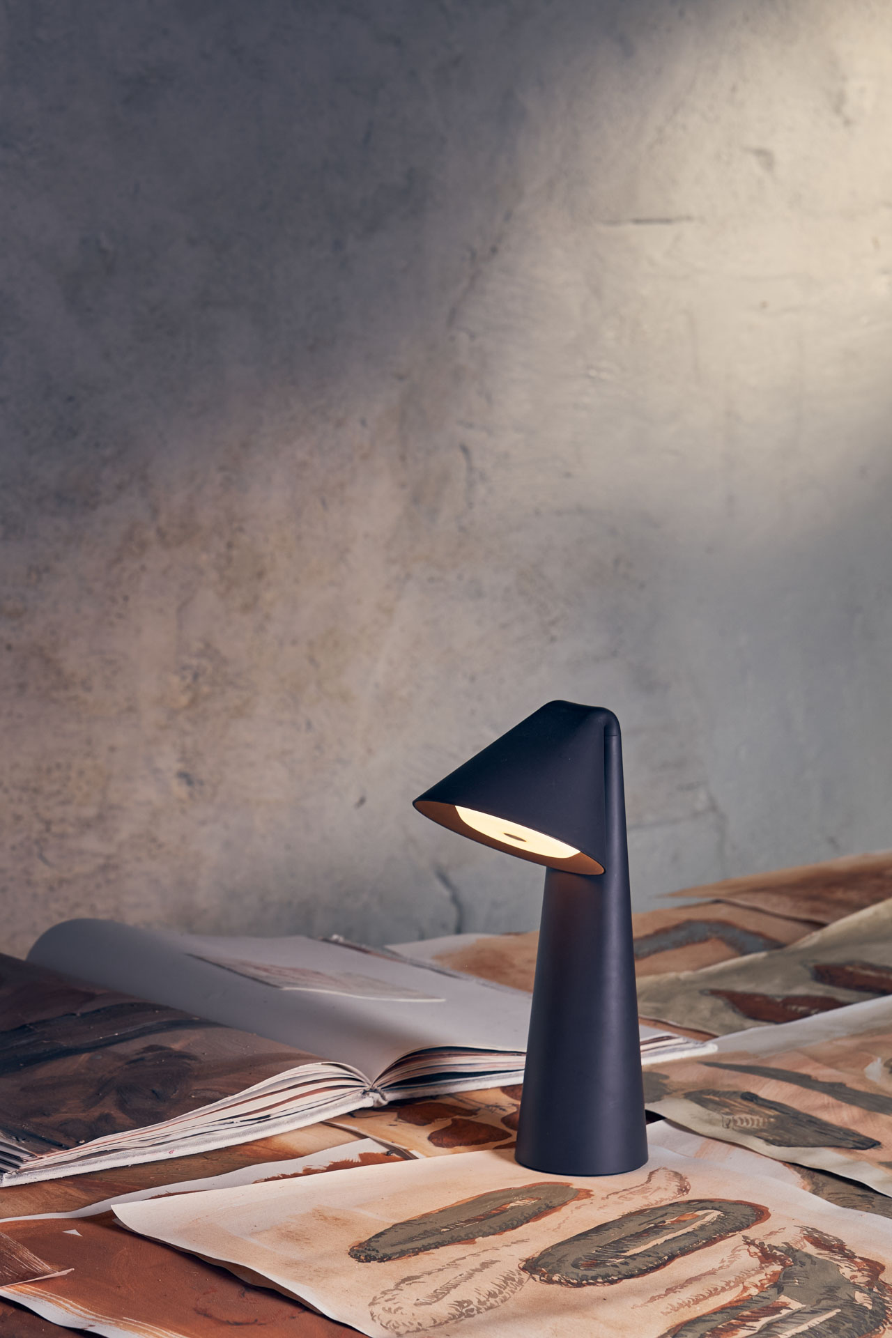 FRANDSEN // Ami Portable Lamp - Tischleuchte, chocolate clay