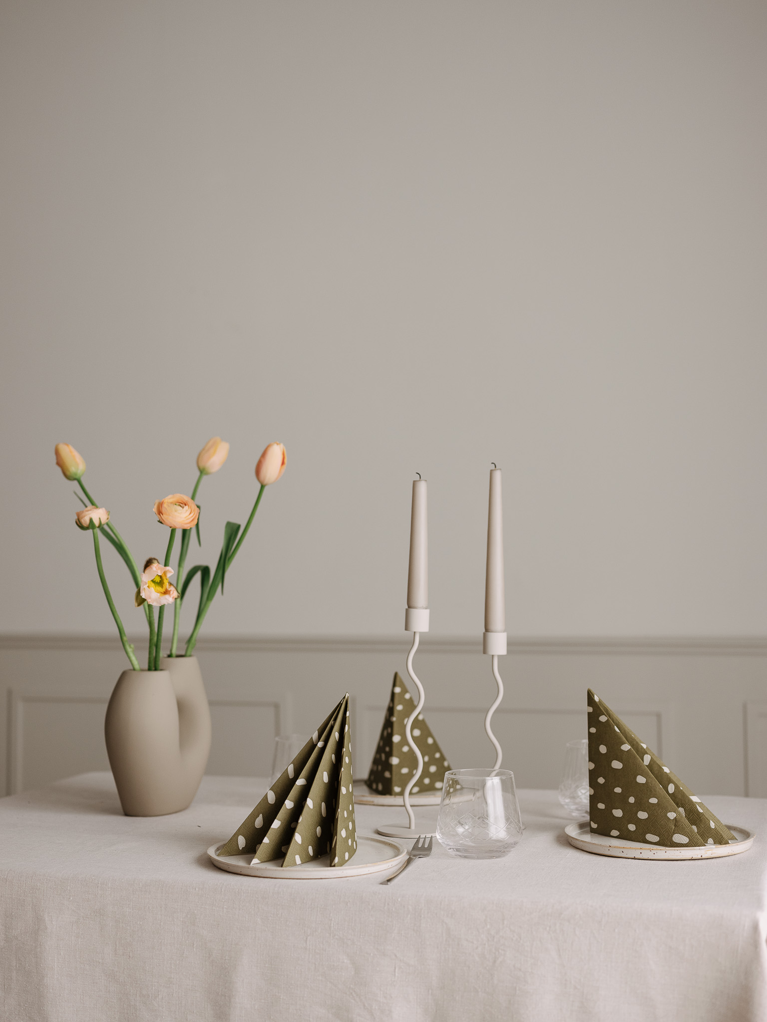 COOEE // CURVED CANDLEHOLDER - 23CM | SAND