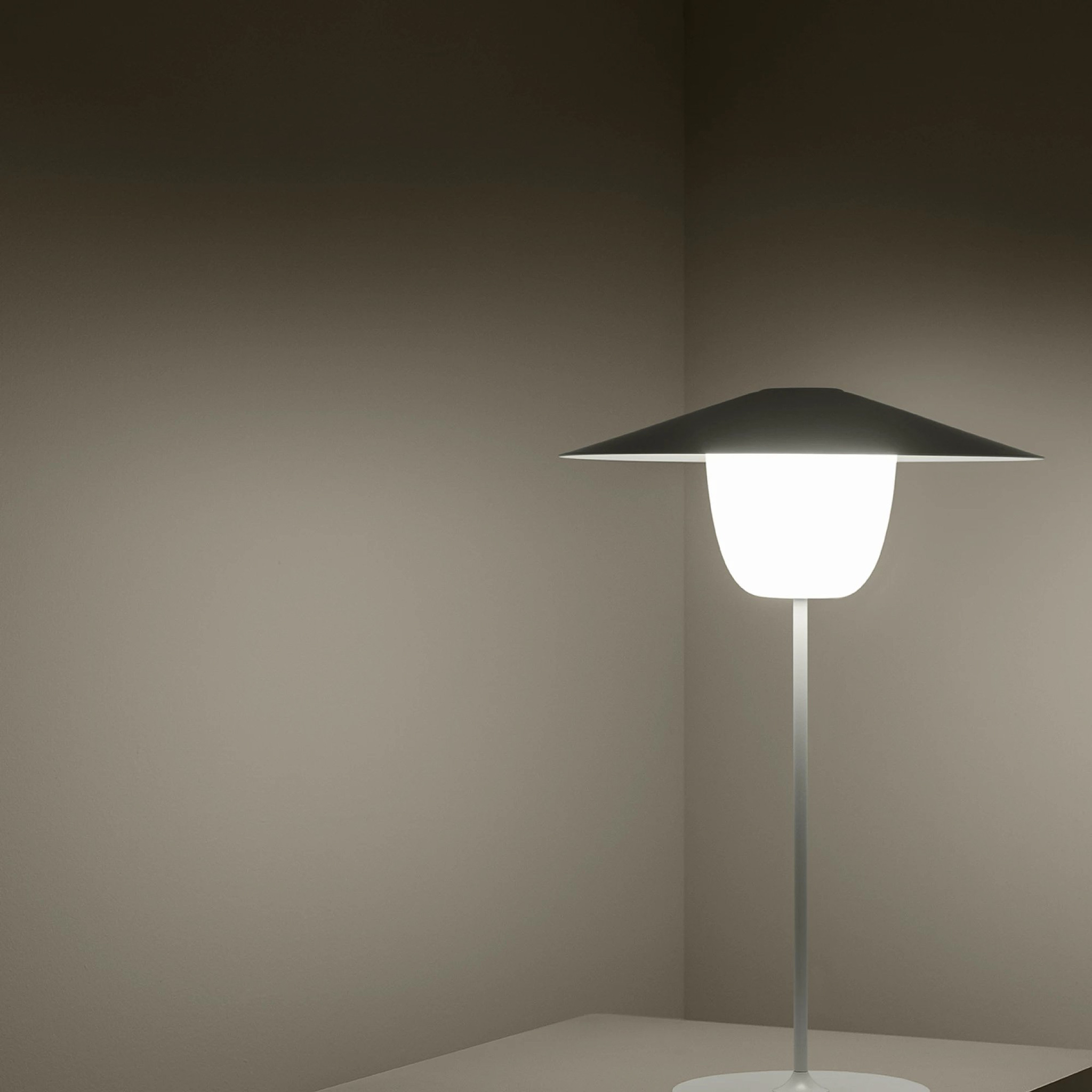 BLOMUS // ANI LAMP - MOBILE LED TABLE LAMP | MAGNET