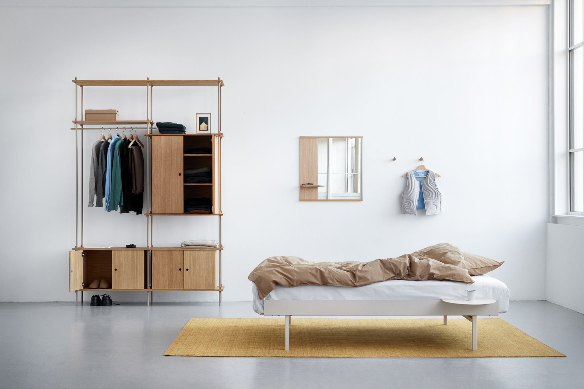 MOEBE // BETT 140 CM  (TALL) - SAND | LATTENROST | 1 x ABLAGE