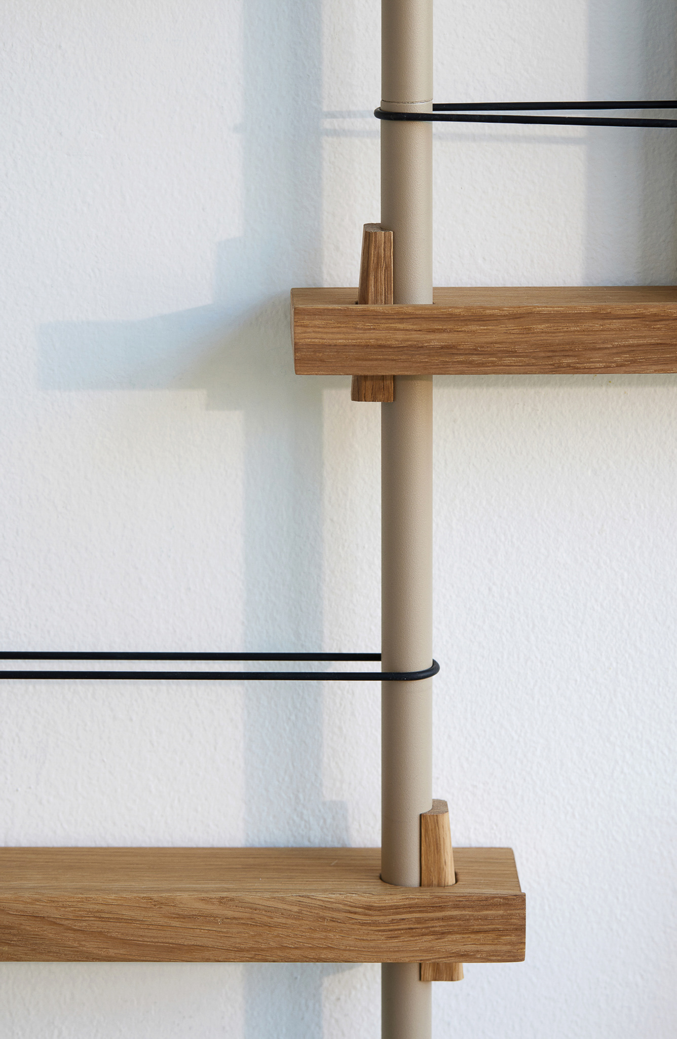 MOEBE // SHELVING SYSTEM - S.85.1.A | 85CM x 86CM |  OAK SHELVES |  BLACK LEGS