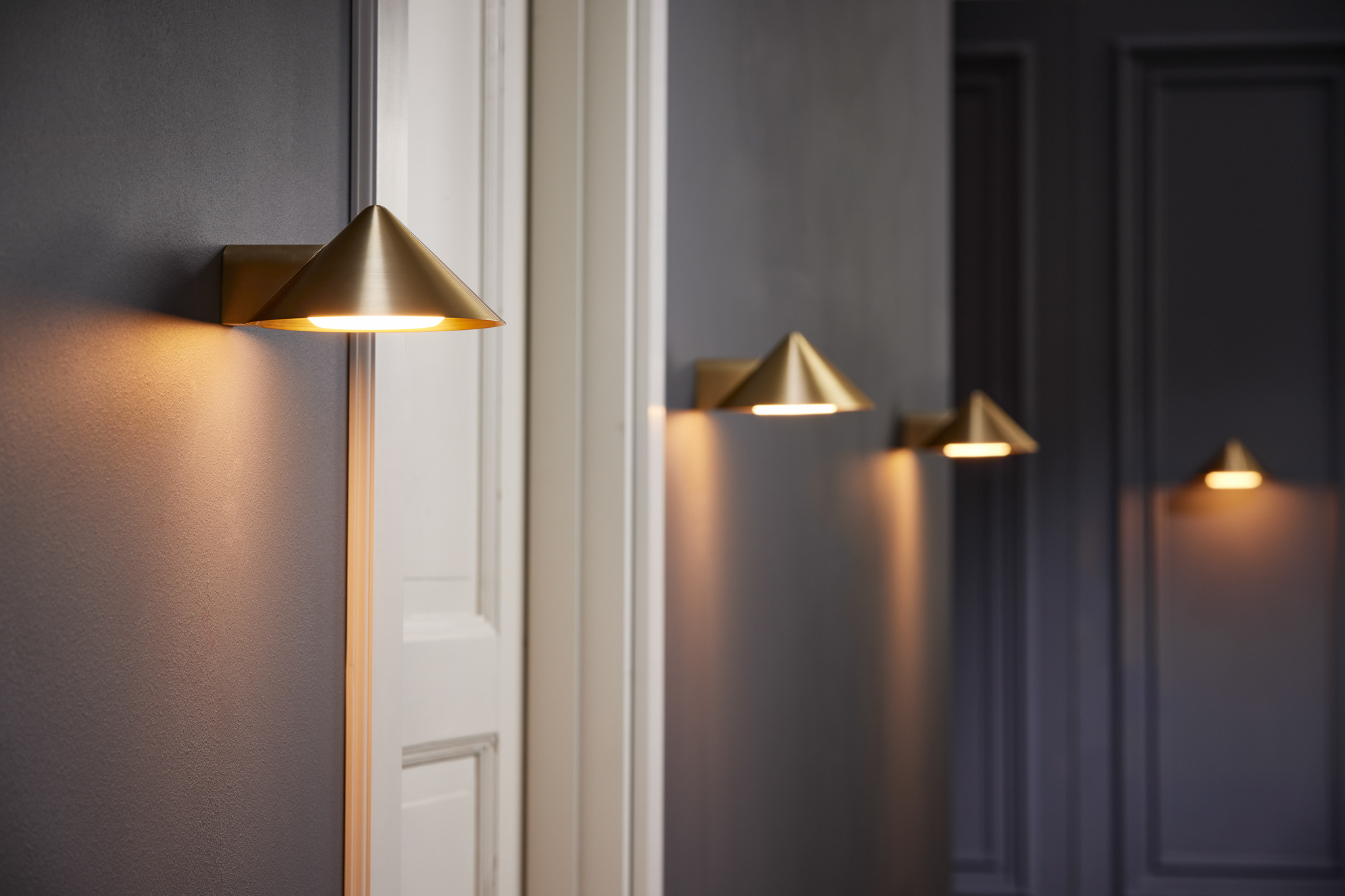 FRANDSEN // GRASP WALL - SOLID BRASS