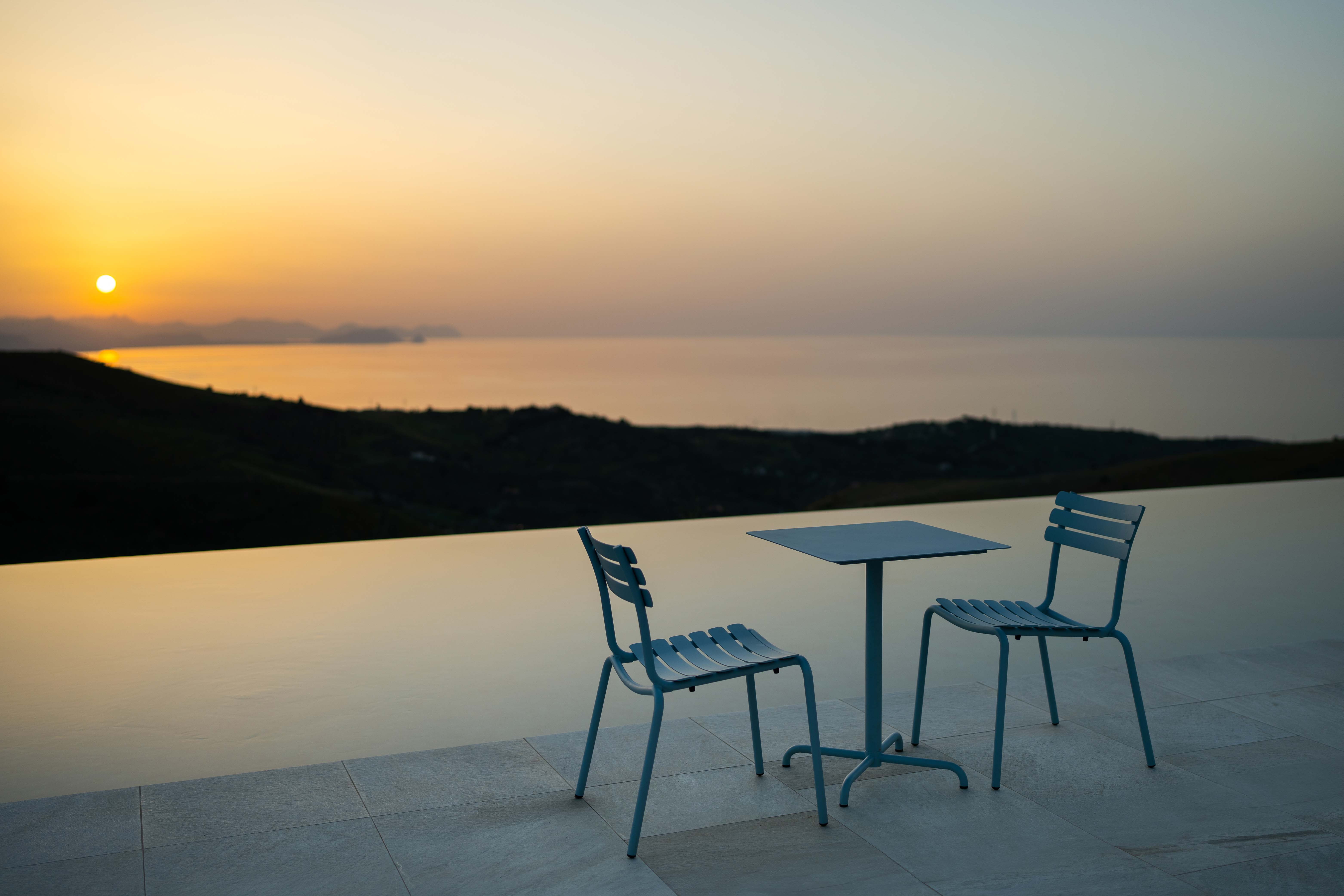 Houe // AVANTI Dining Chair - Garden chair with armrest, ice blue