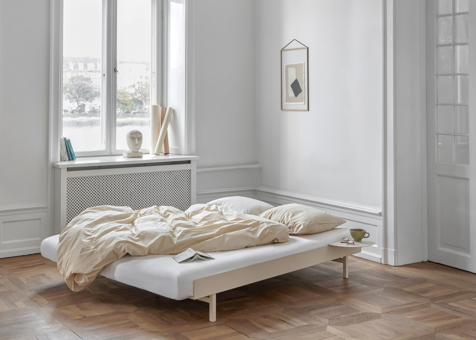 MOEBE // BED 140 CM (low) - SAND | WITH SLATS | NO SIDE TABLE