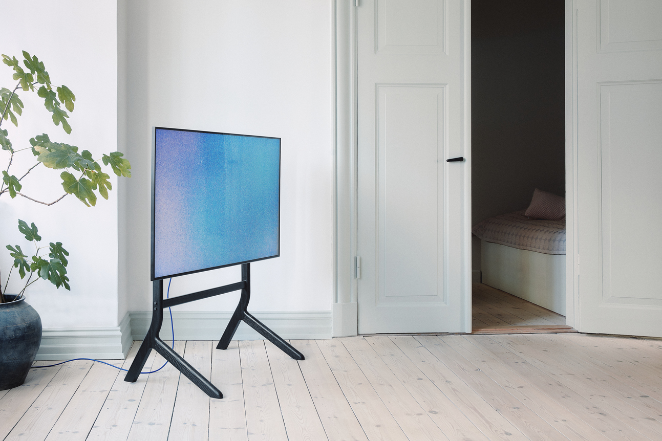 PEDESTAL // HOPPER - TV STAND | BLACK OAK