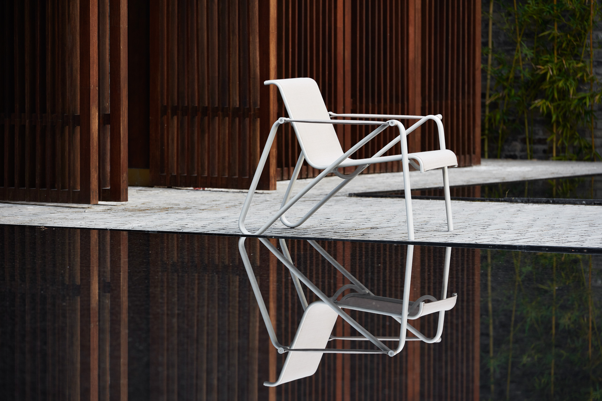 MINDO // MINDO 105 LOUNGE CHAIR - BEIGE