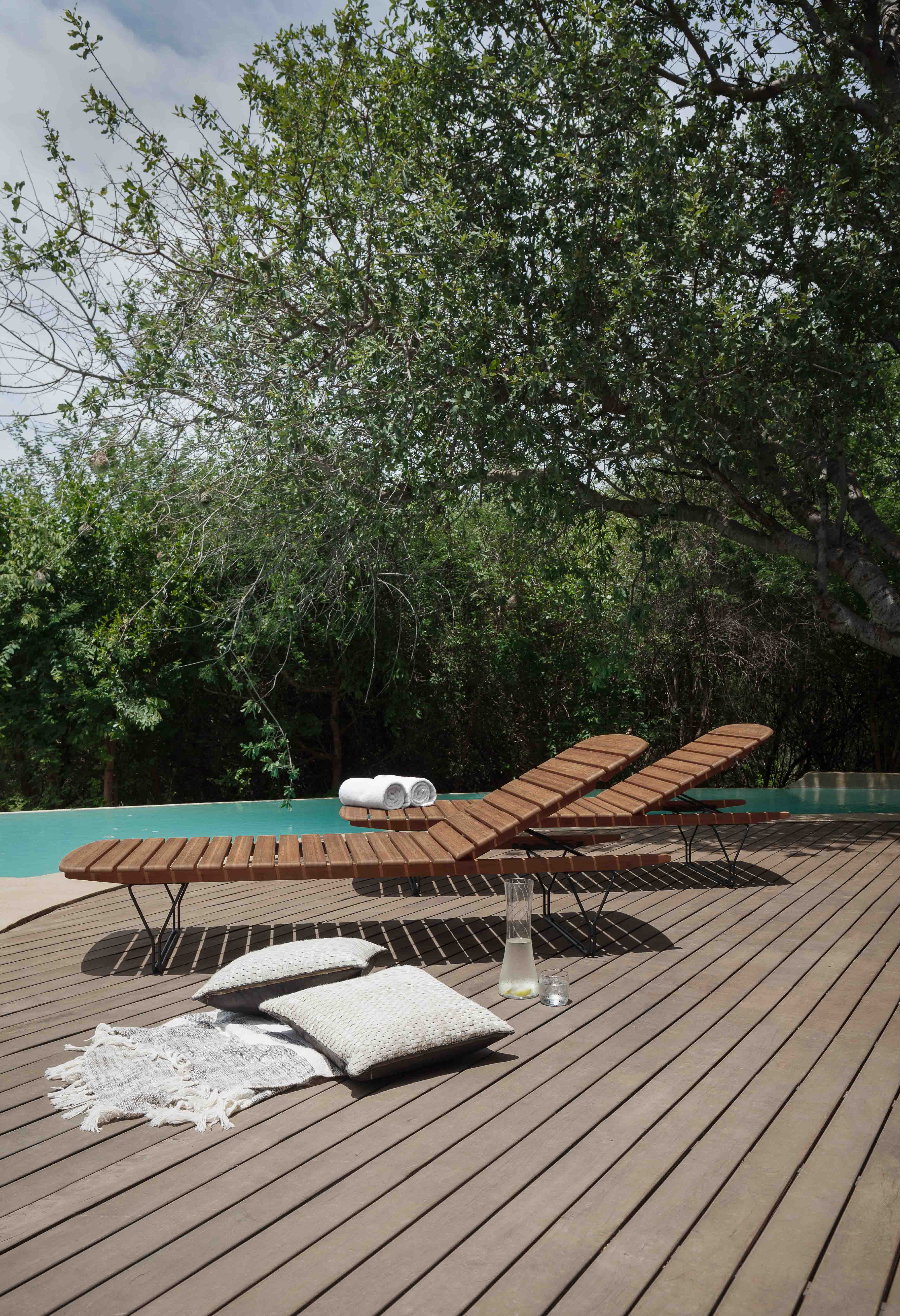 Houe // MOLO - Sun lounger, Bamboo, black frame