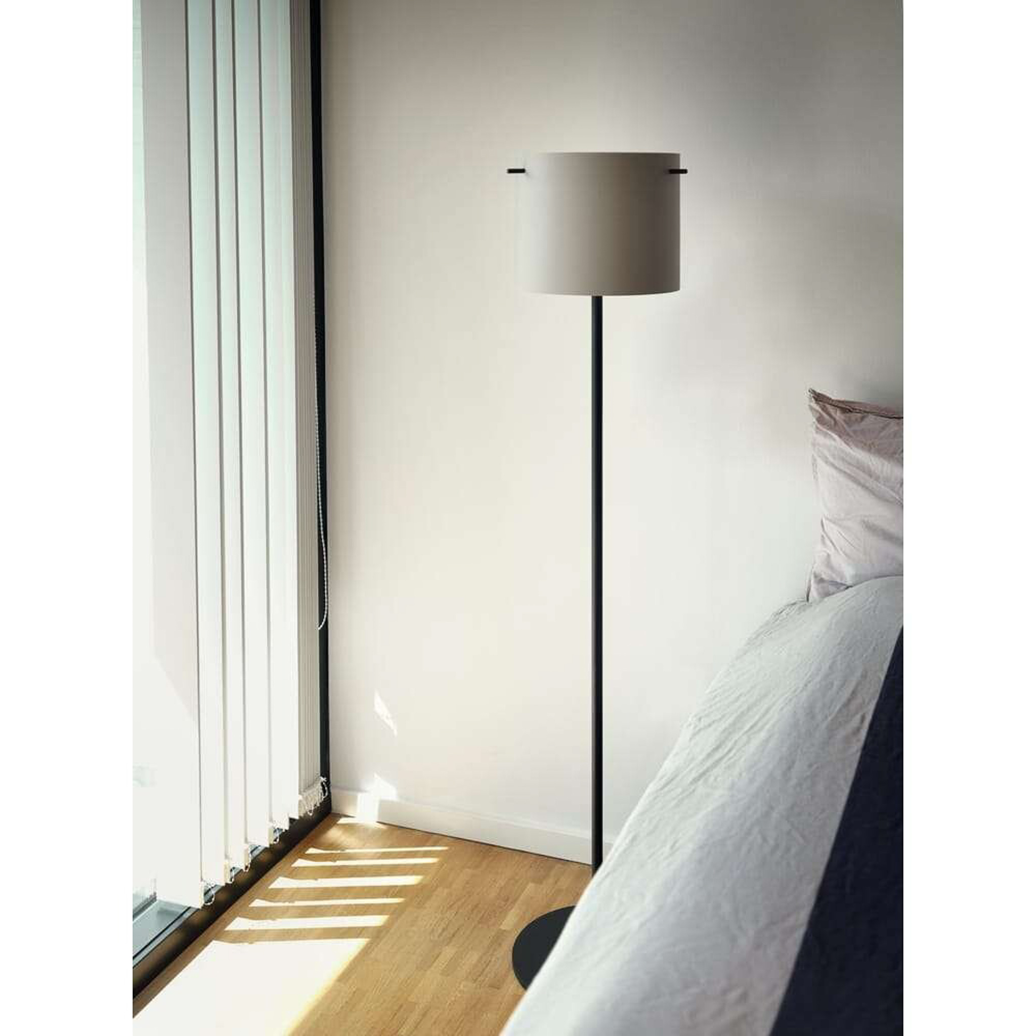 FRANDSEN // FM 1954 FLOOR LAMP EU - MATT BLACK STRUCTURE