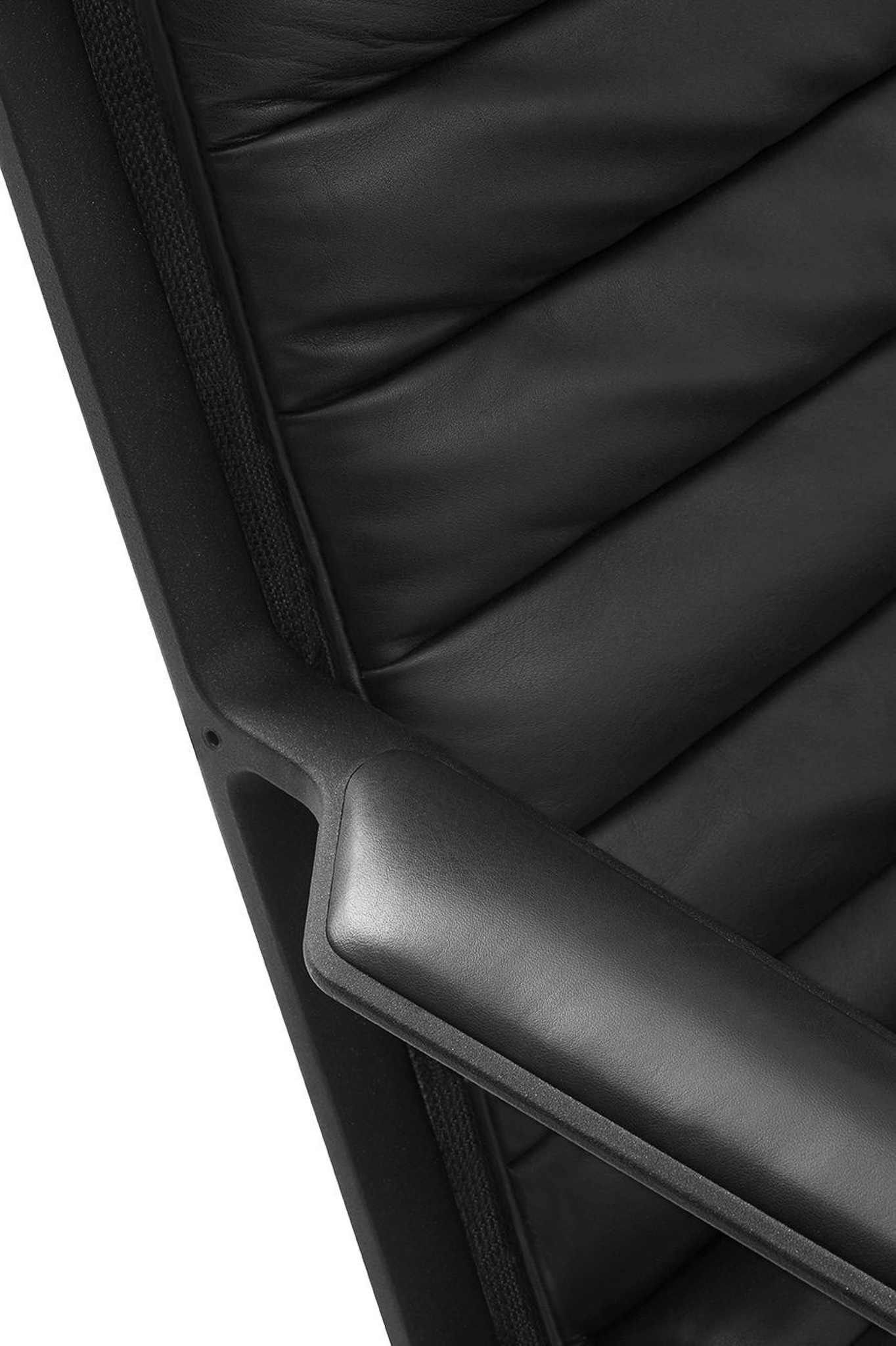 VIPP 456 // LOUNGE CHAIR | BLACK LEATHER