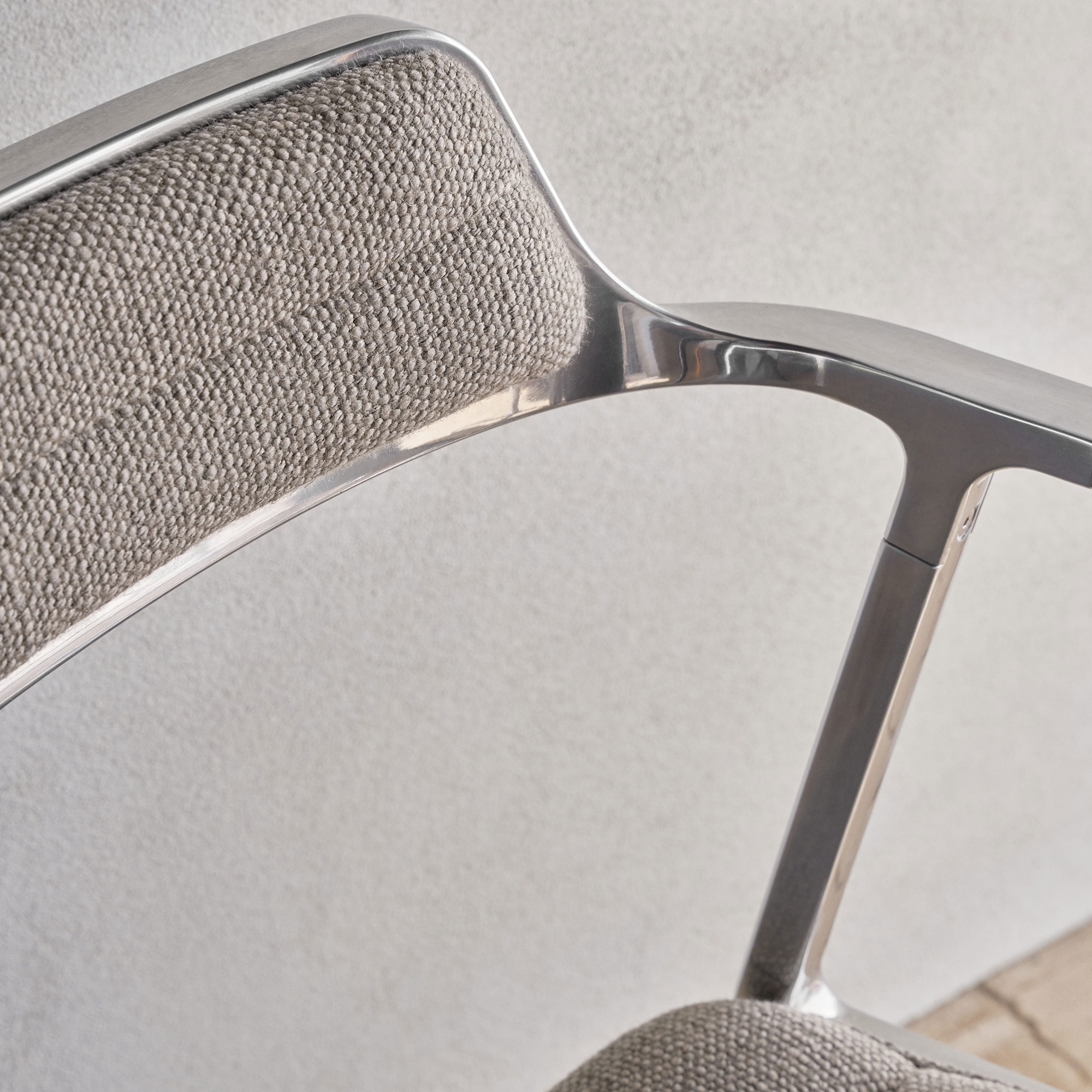 VIPP 452 // SWIVEL CHAIR - SAND TEXTILE, POLISHED FRAME, CASTORS