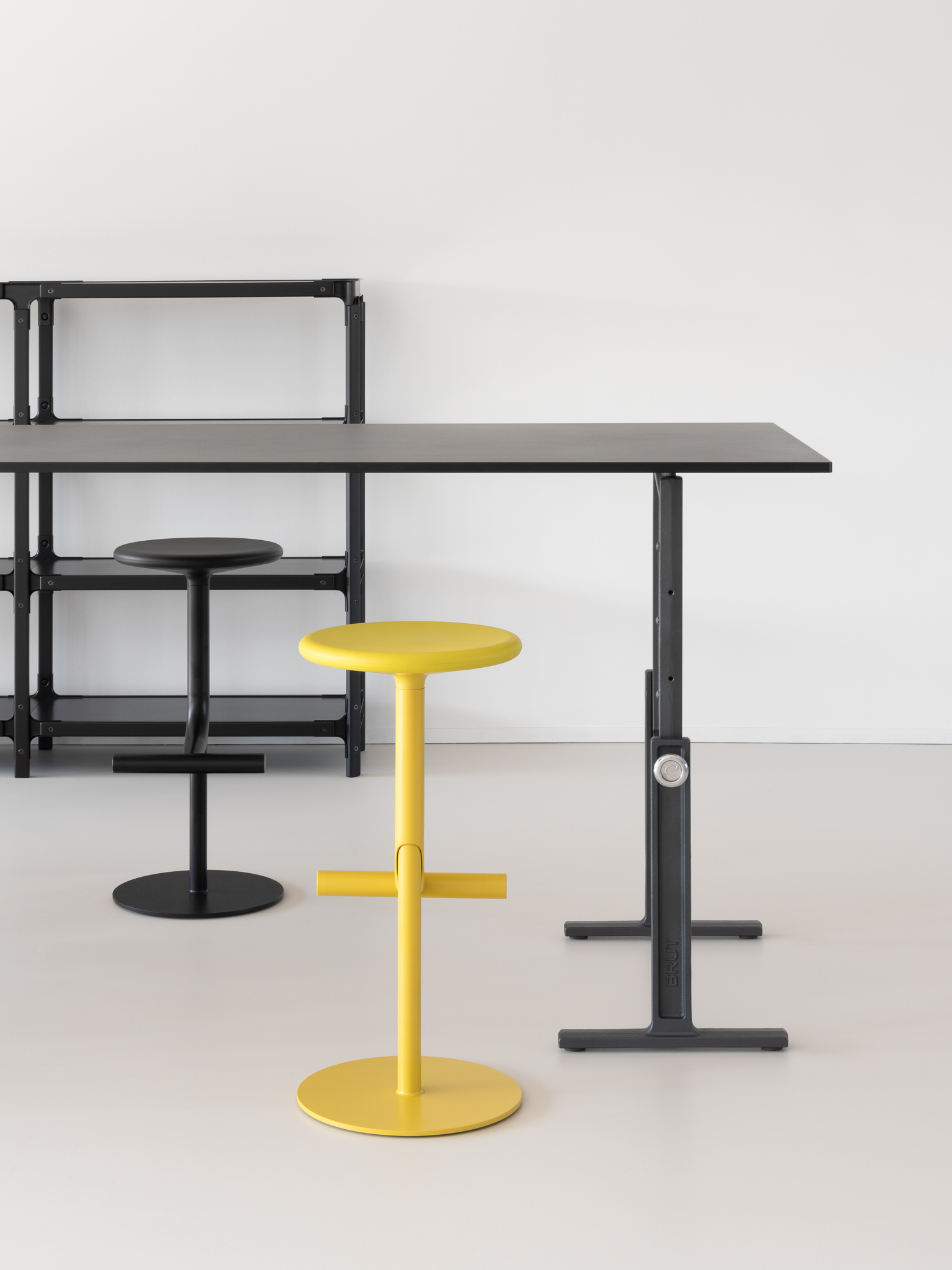 MAGIS // TIBU - HOCKER | BLACK