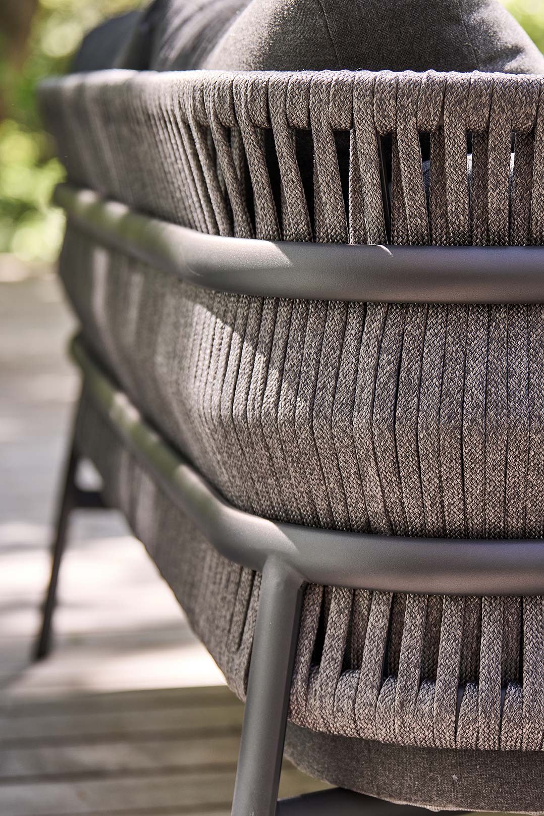 MINDO // MINDO 106 LOUNGE CHAIR | SILVER GREY