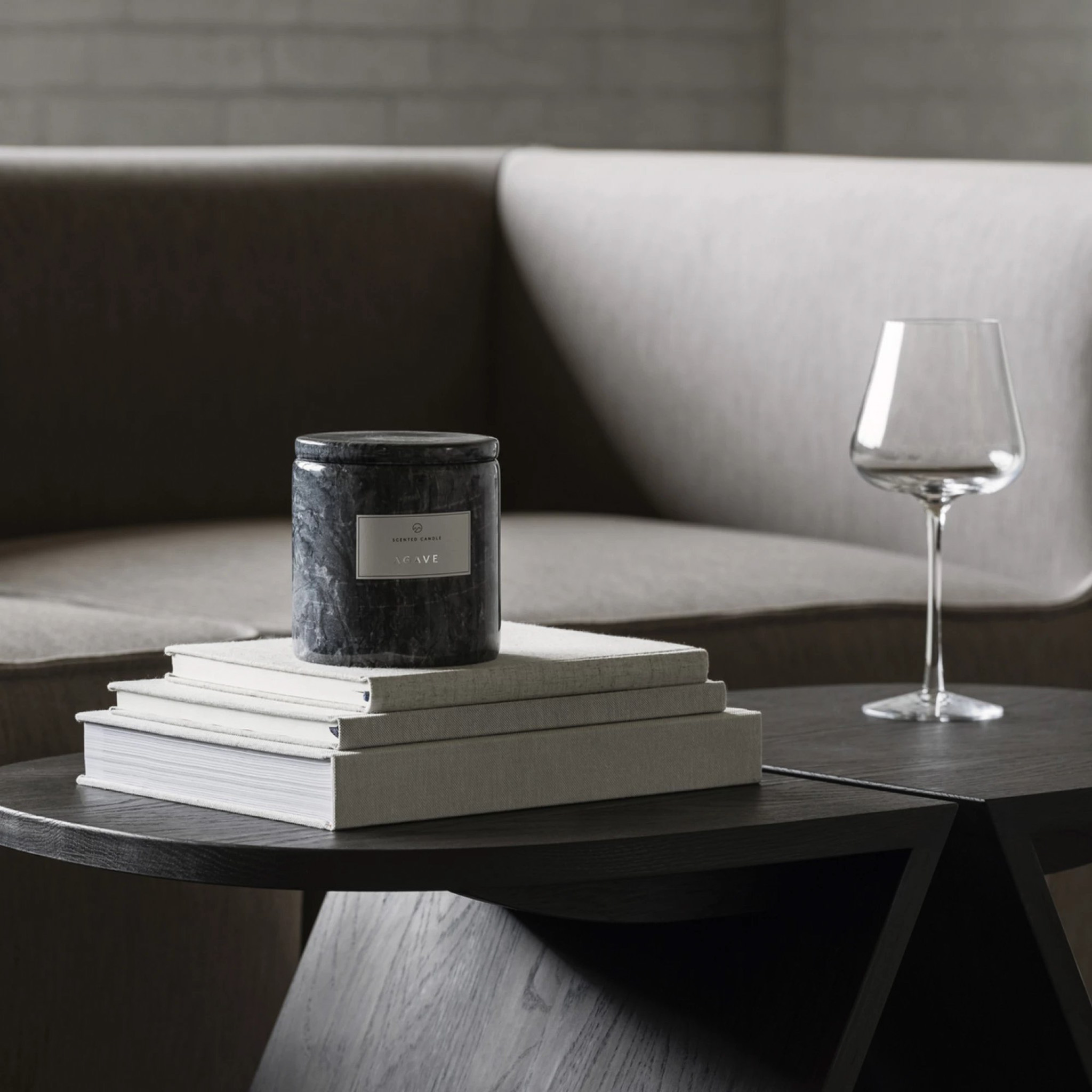 BLOMUS // FRABLE - MARBLE SCENTED CANDLE | SCENT: AGAVE | Ø 10 CM