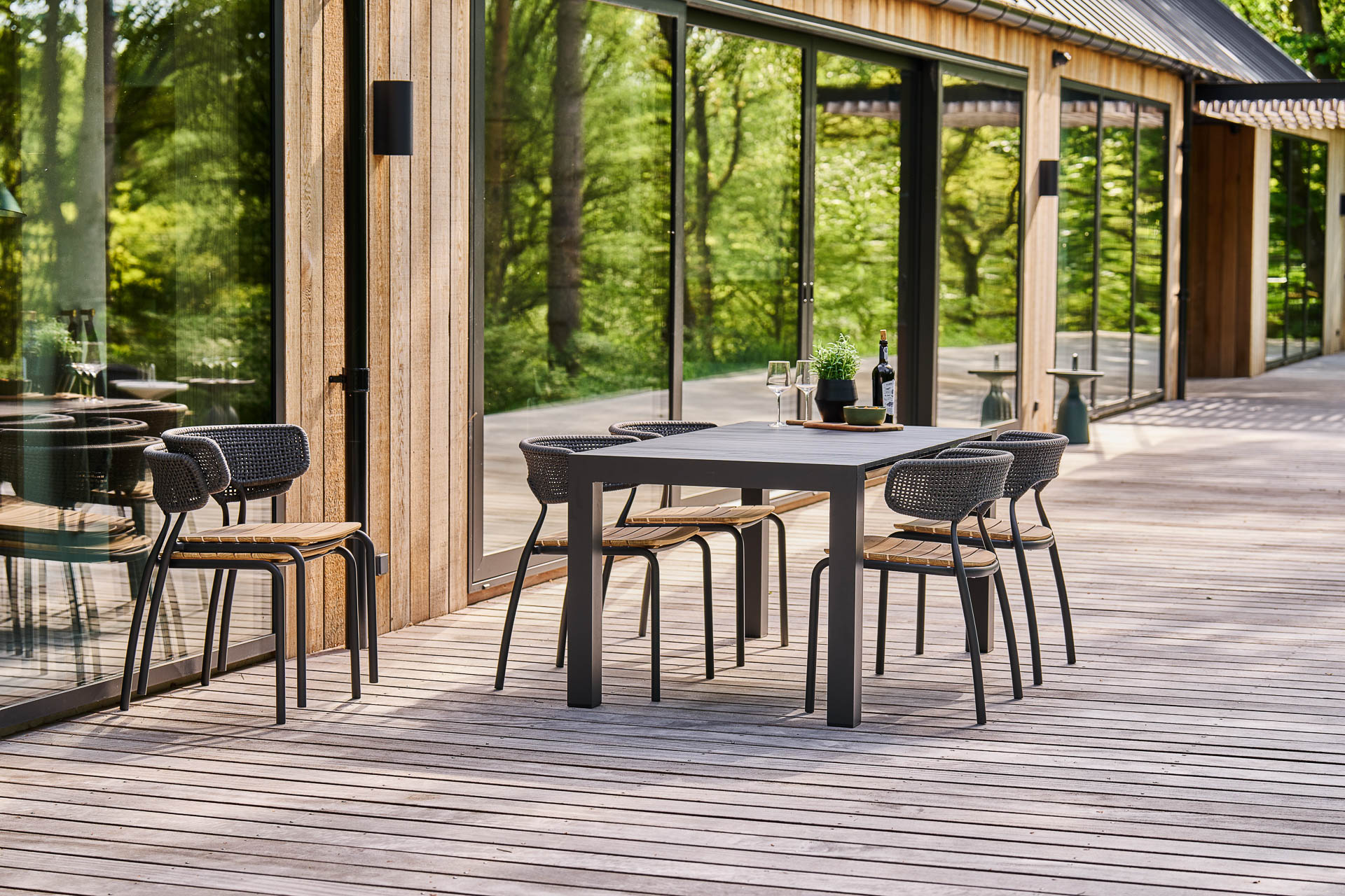 MINDO // MINDO 101 - DINING CHAIR | DARK GRAY