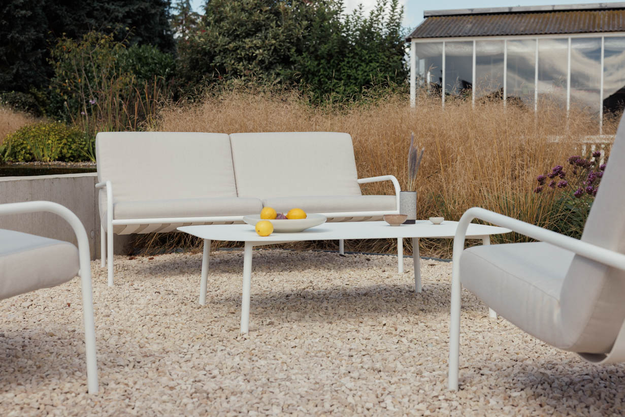 METALLBUDE // CRUZ - LOUNGE SOFA | OUTDOOR | WHITE/SAND