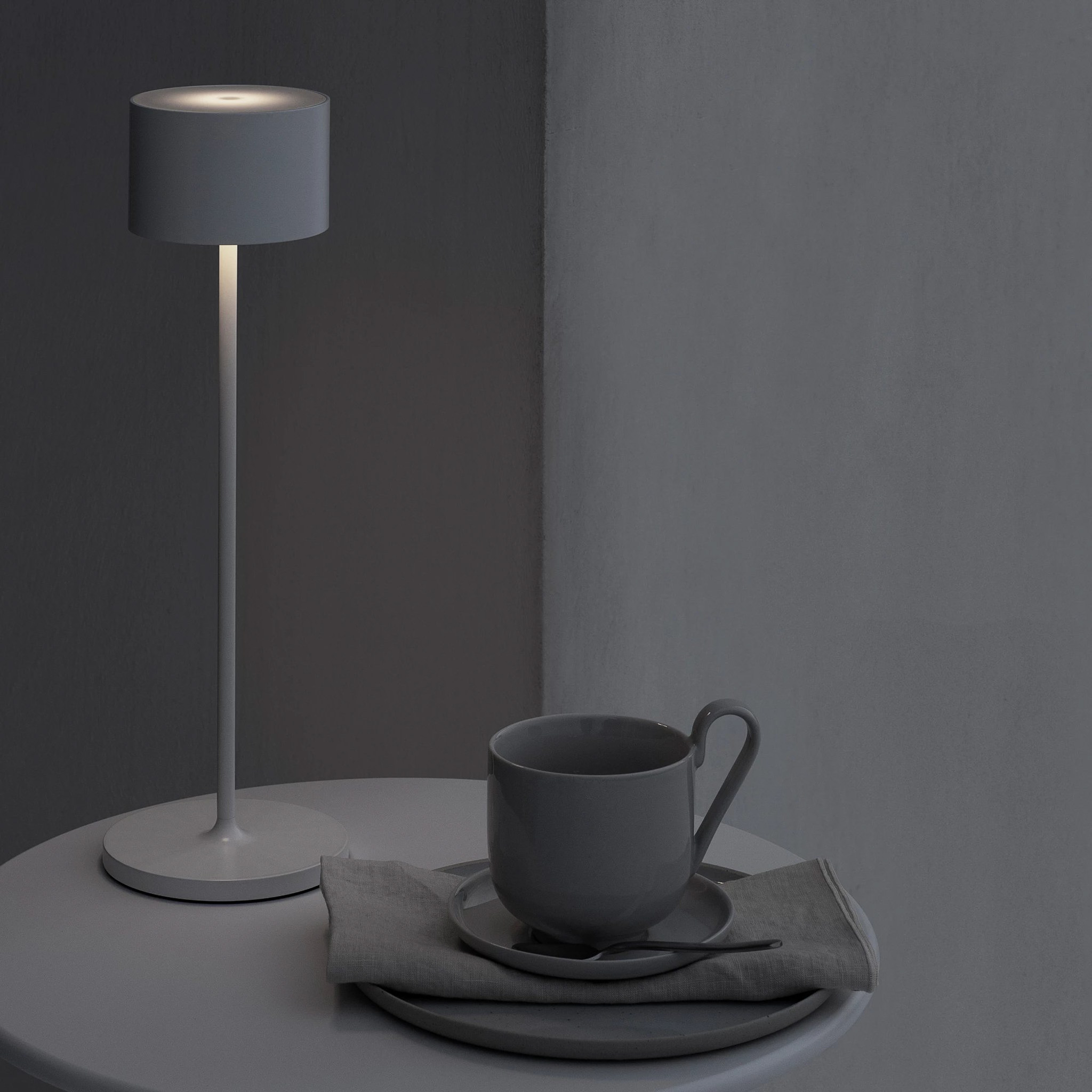 BLOMUS // FAROL - MOBILE LED TABLE LAMP | WARM GRAY