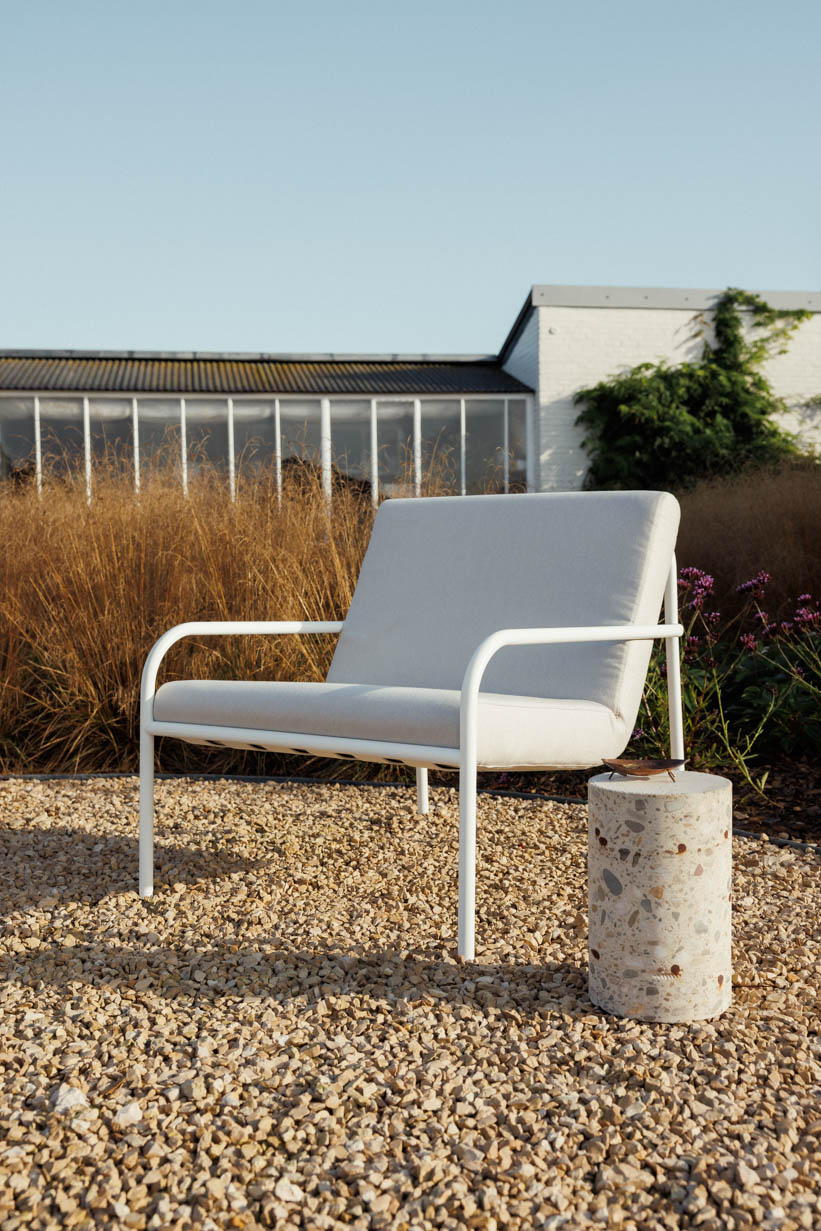 METALLBUDE // DIEGO - LOUNGE CHAIR | OUTDOOR | WHITE/SAND