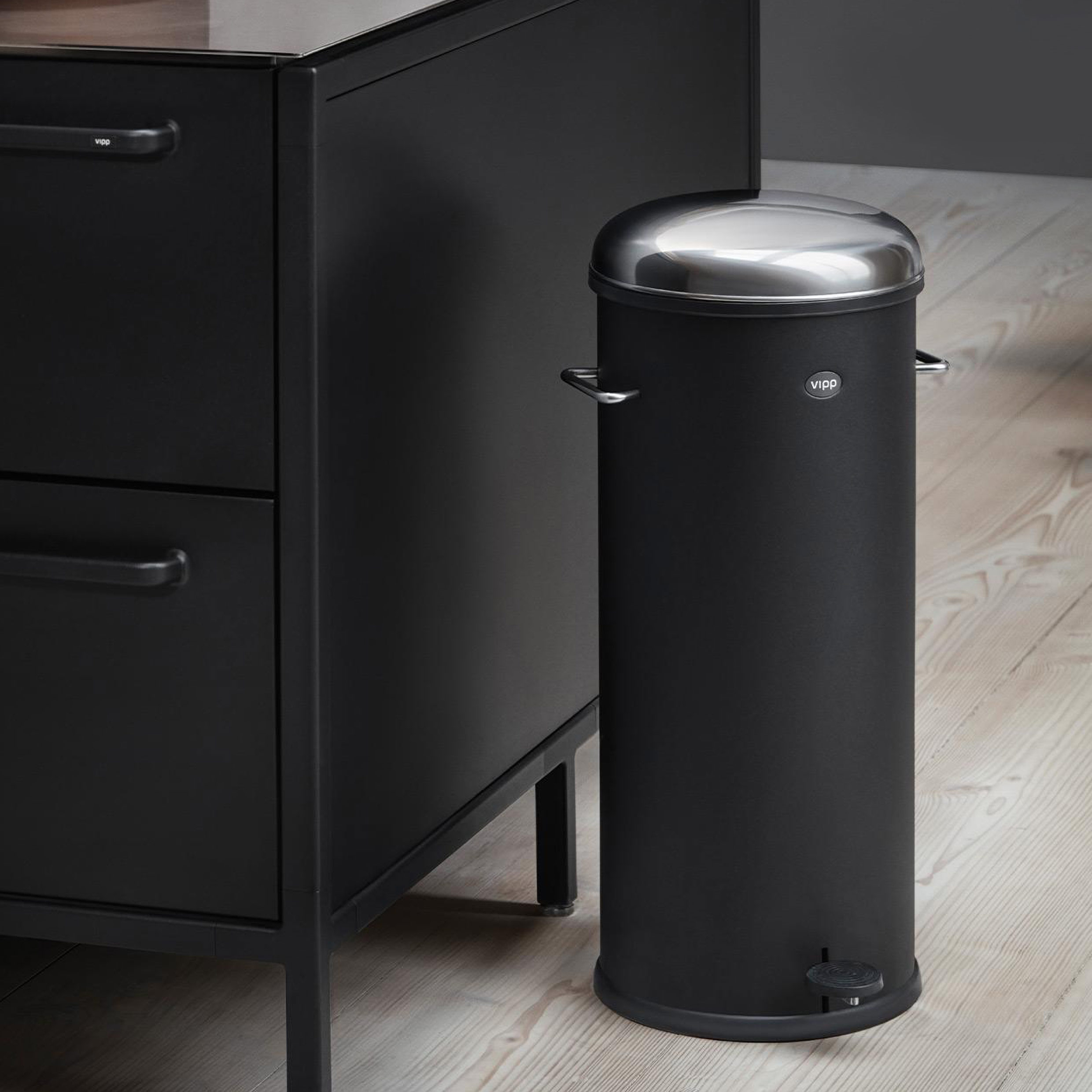 VIPP 17 // PEDAL BIN - TRETEIMER 30 L | SCHWARZ