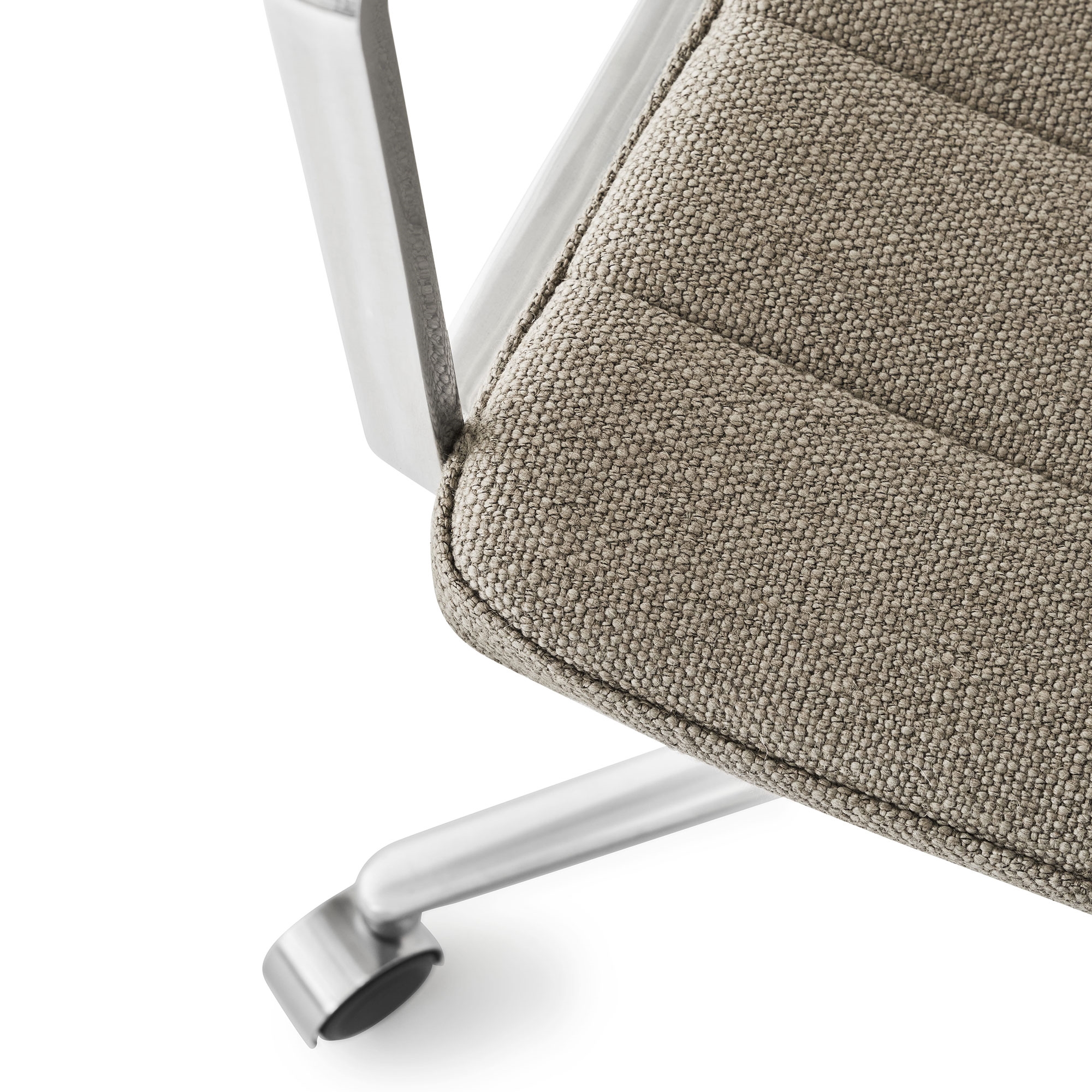 VIPP 452 // SWIVEL CHAIR - SAND TEXTILE, POLISHED FRAME, CASTERS