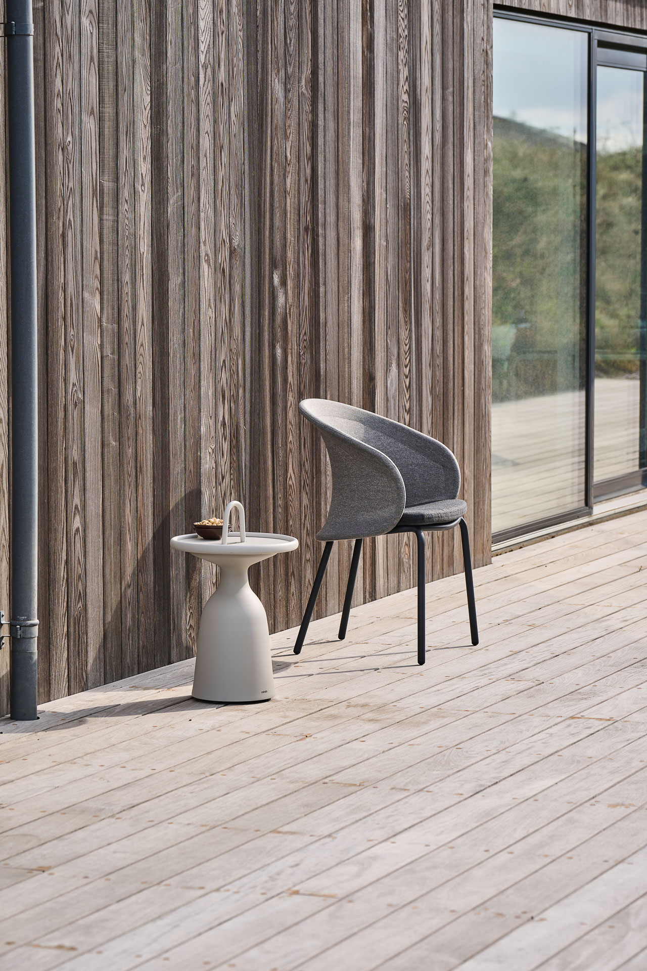 MINDO // MINDO 114 DINING CHAIR - DARK GRAY | LIGHT GREY