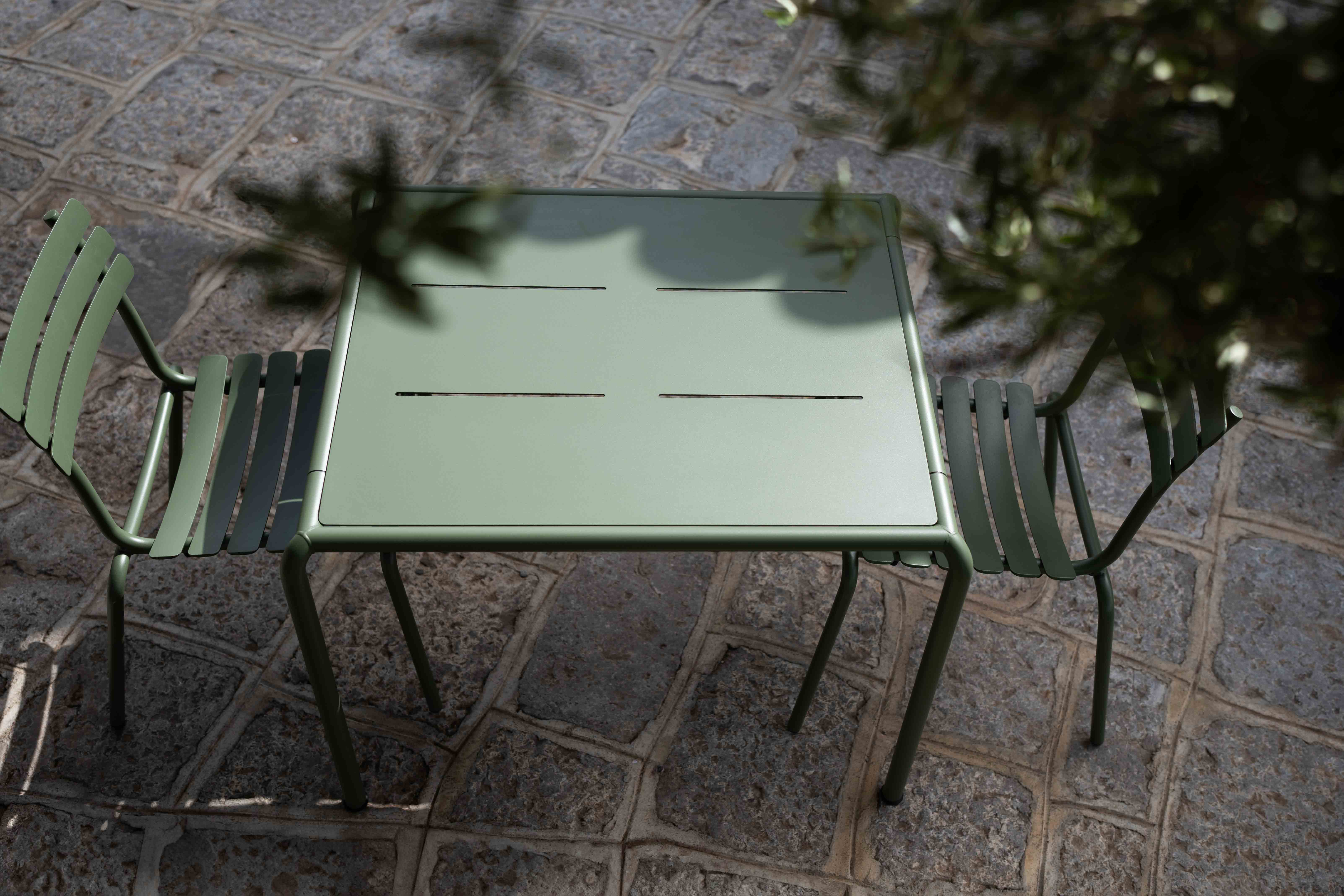 Houe // AVANTI Dining Chair - Garden chair with armrest, olive green