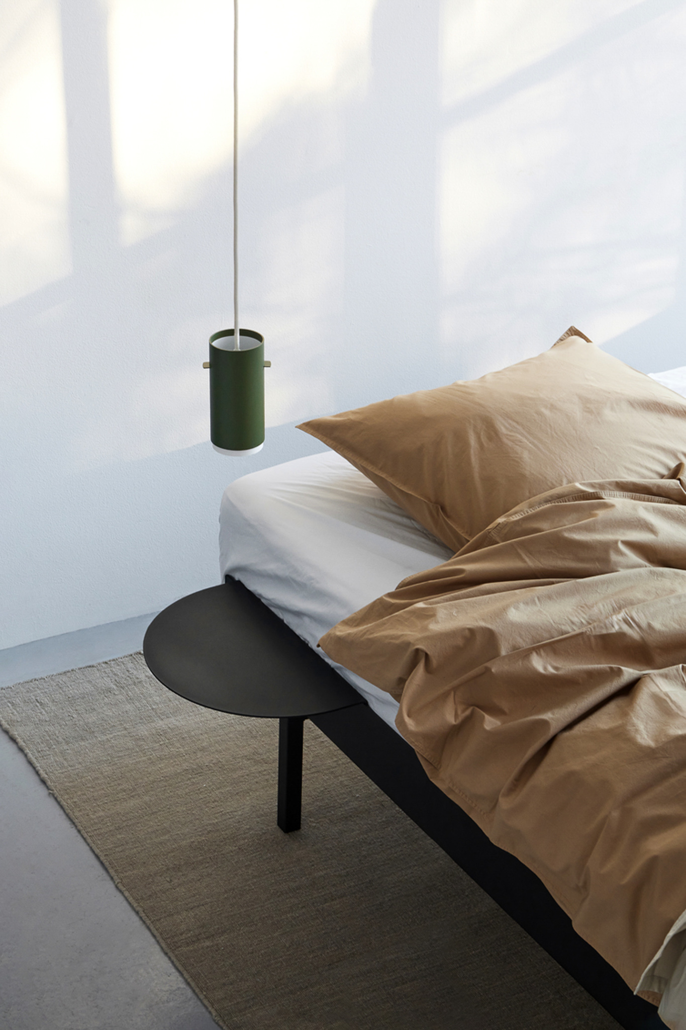 MOEBE // BED 180 CM  (TALL) - BLACK | WITH SLATS | NO SIDE TABLE