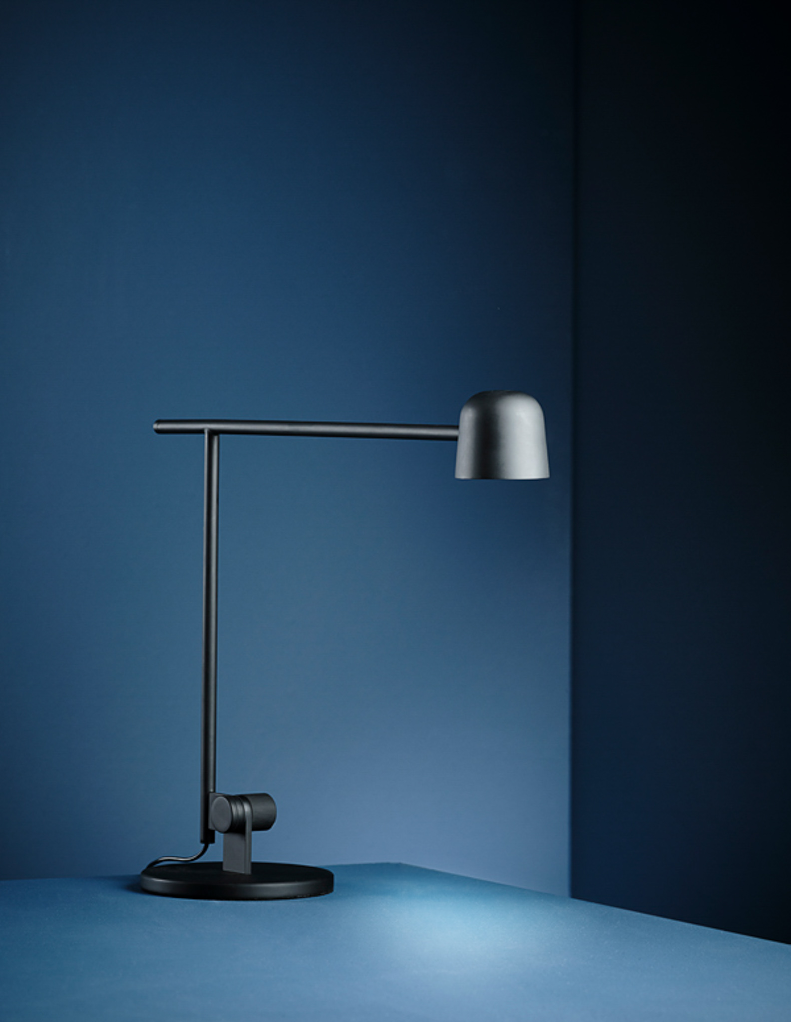 FRANDSEN // SATELLITE TABLE LAMP EU - TISCHLEUCHTE | MATT BLACK