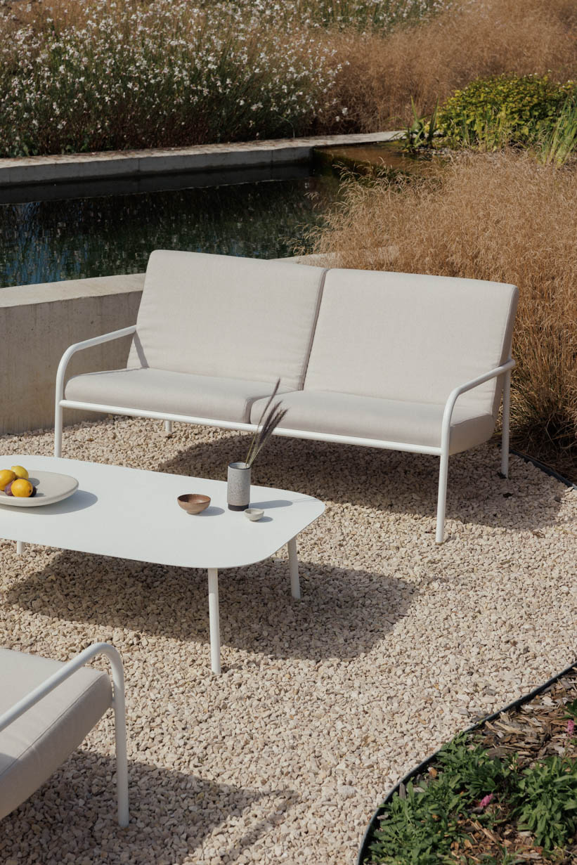 METALLBUDE // CRUZ - LOUNGE SOFA | OUTDOOR | WHITE/SAND