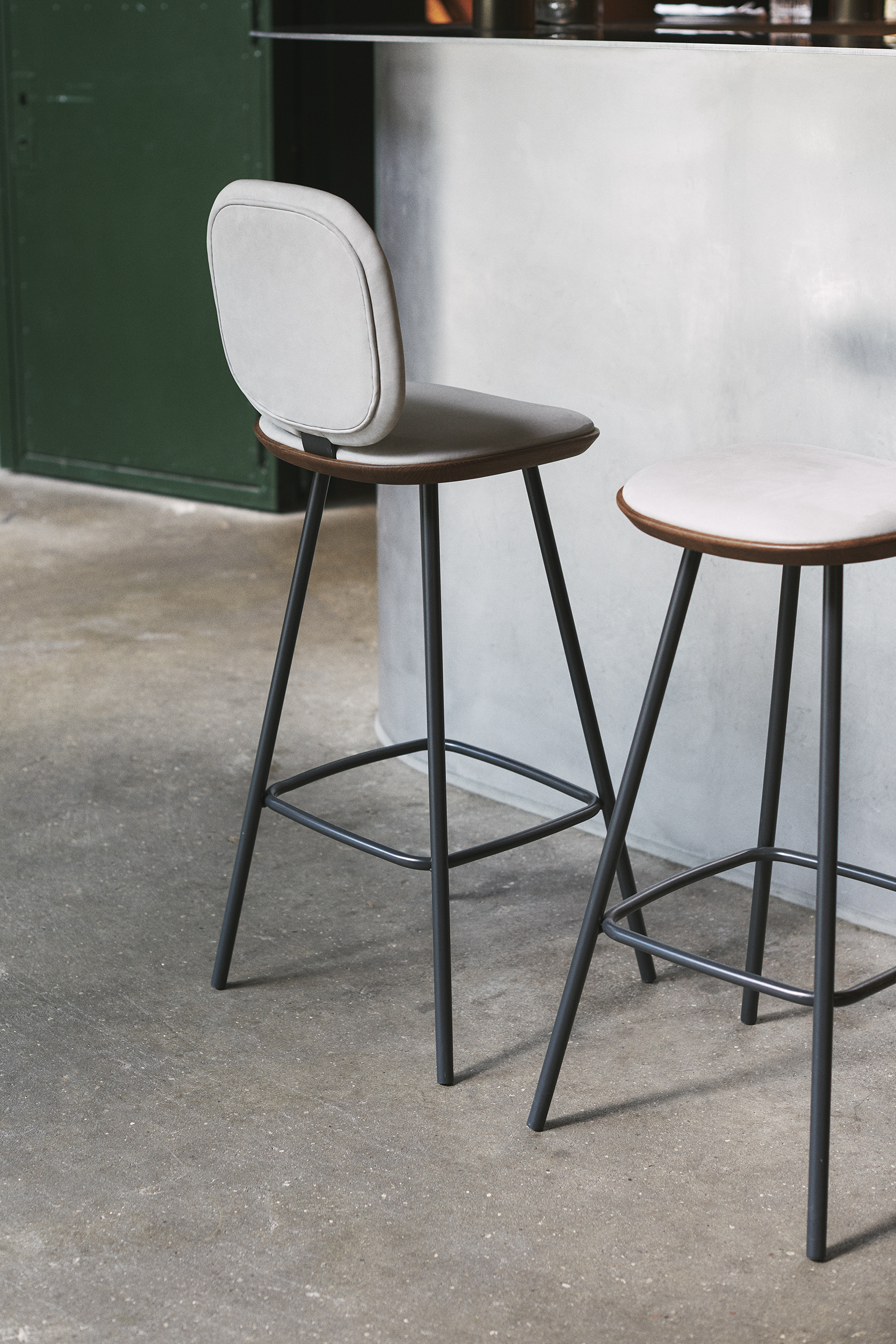 BRDR. KRÜGER // PAULINE - BAR STOOL WITH BACK | BLACK 