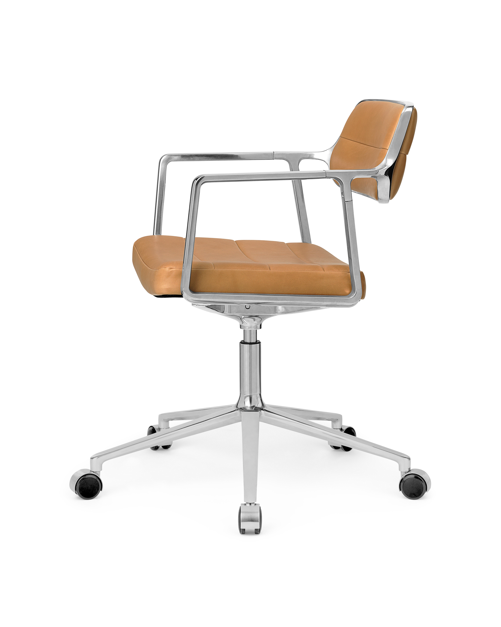 VIPP 453 // SWIVEL CHAIR WITH CASTORS - POL. FRAME, LEATHER CAMEL