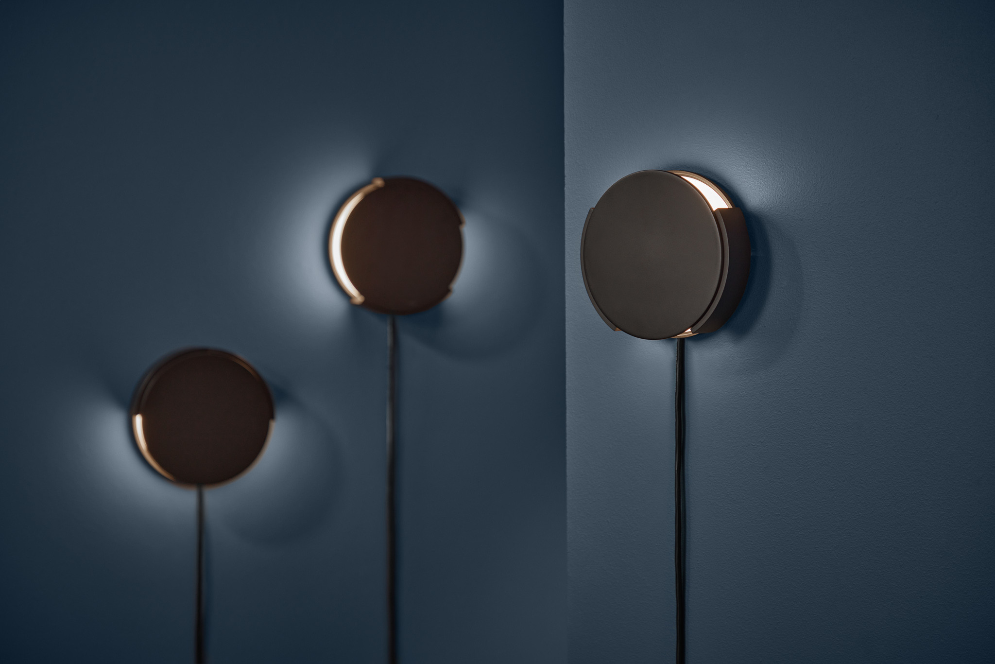 FRANDSEN // ROTATE WALL LAMP EU - BLACK