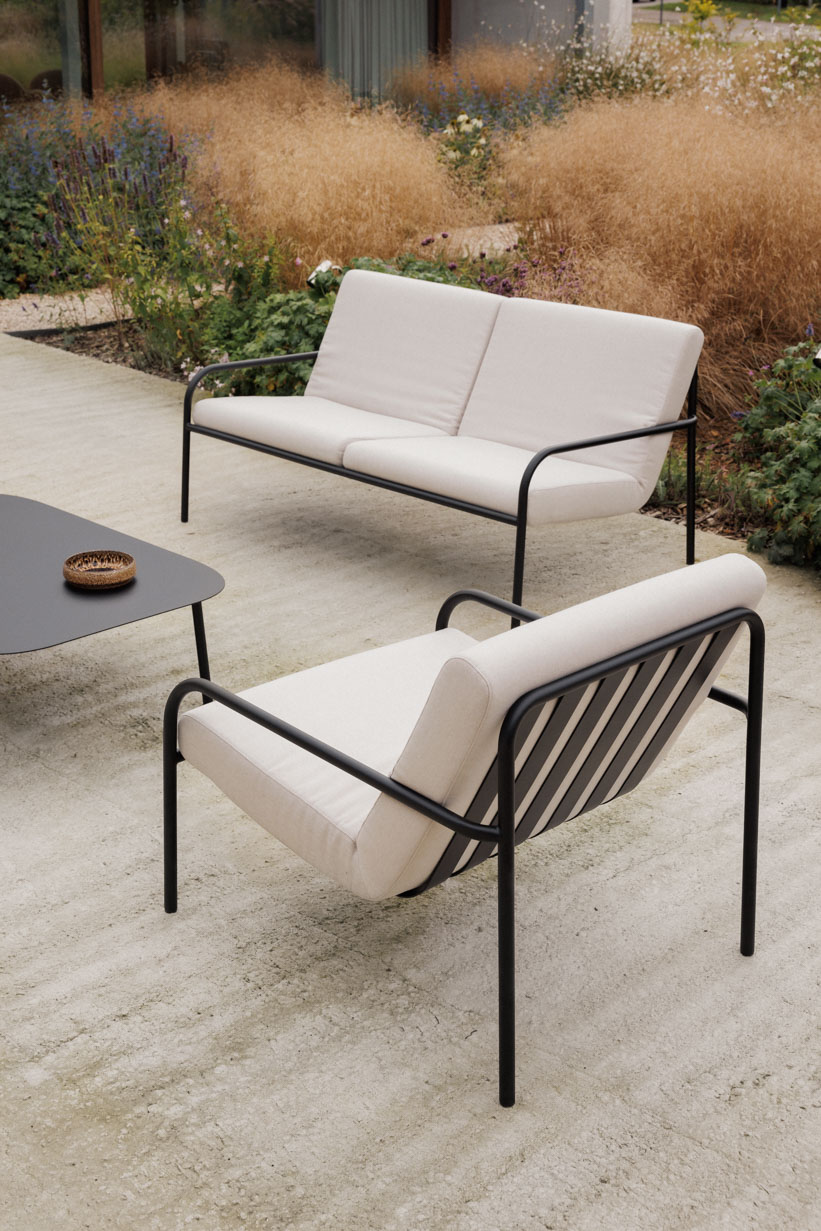 METALLBUDE // CRUZ - LOUNGESOFA | OUTDOOR | BLACK/SAND