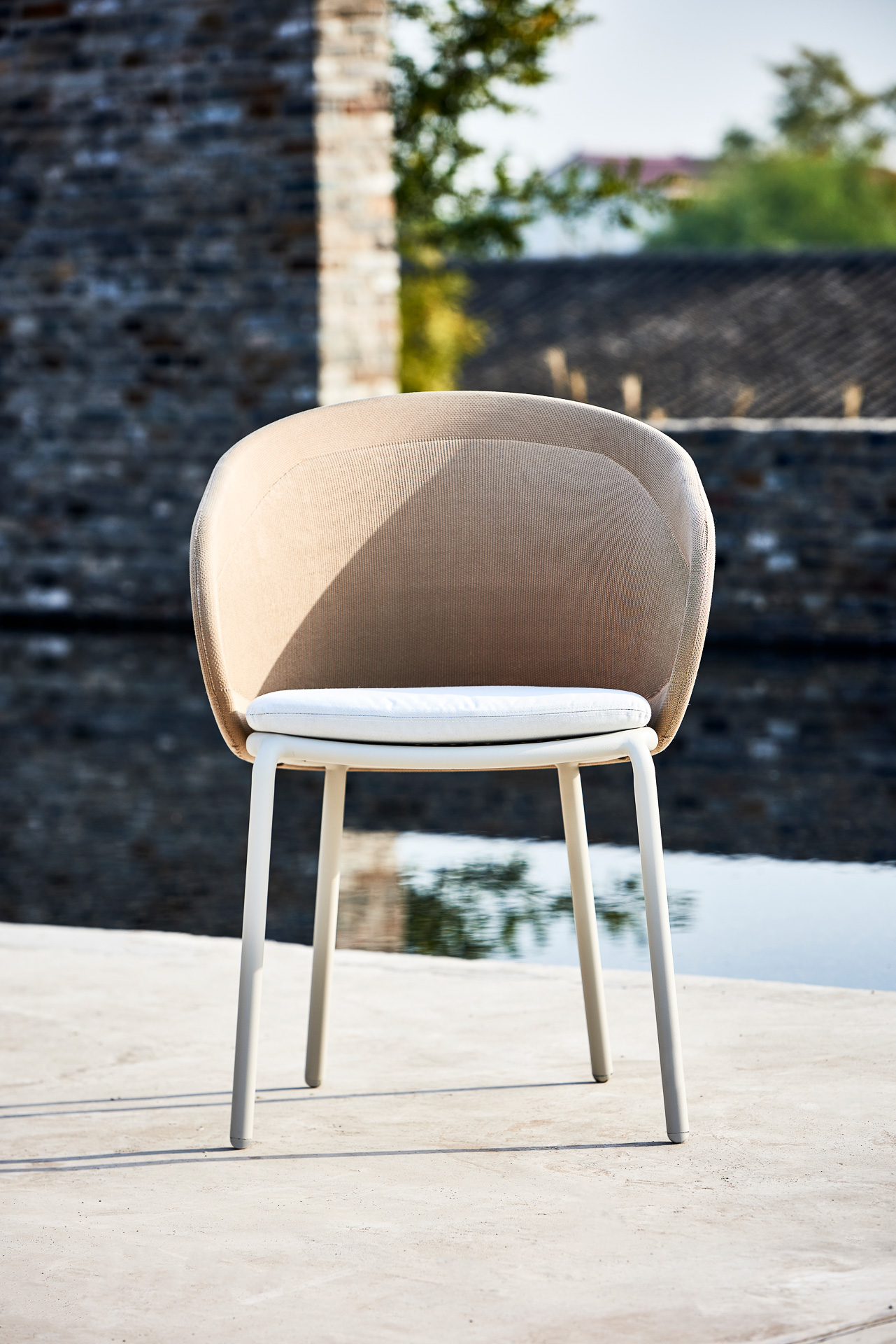 MINDO // MINDO 114 DINING CHAIR - LIGHT GRAY | BEIGE