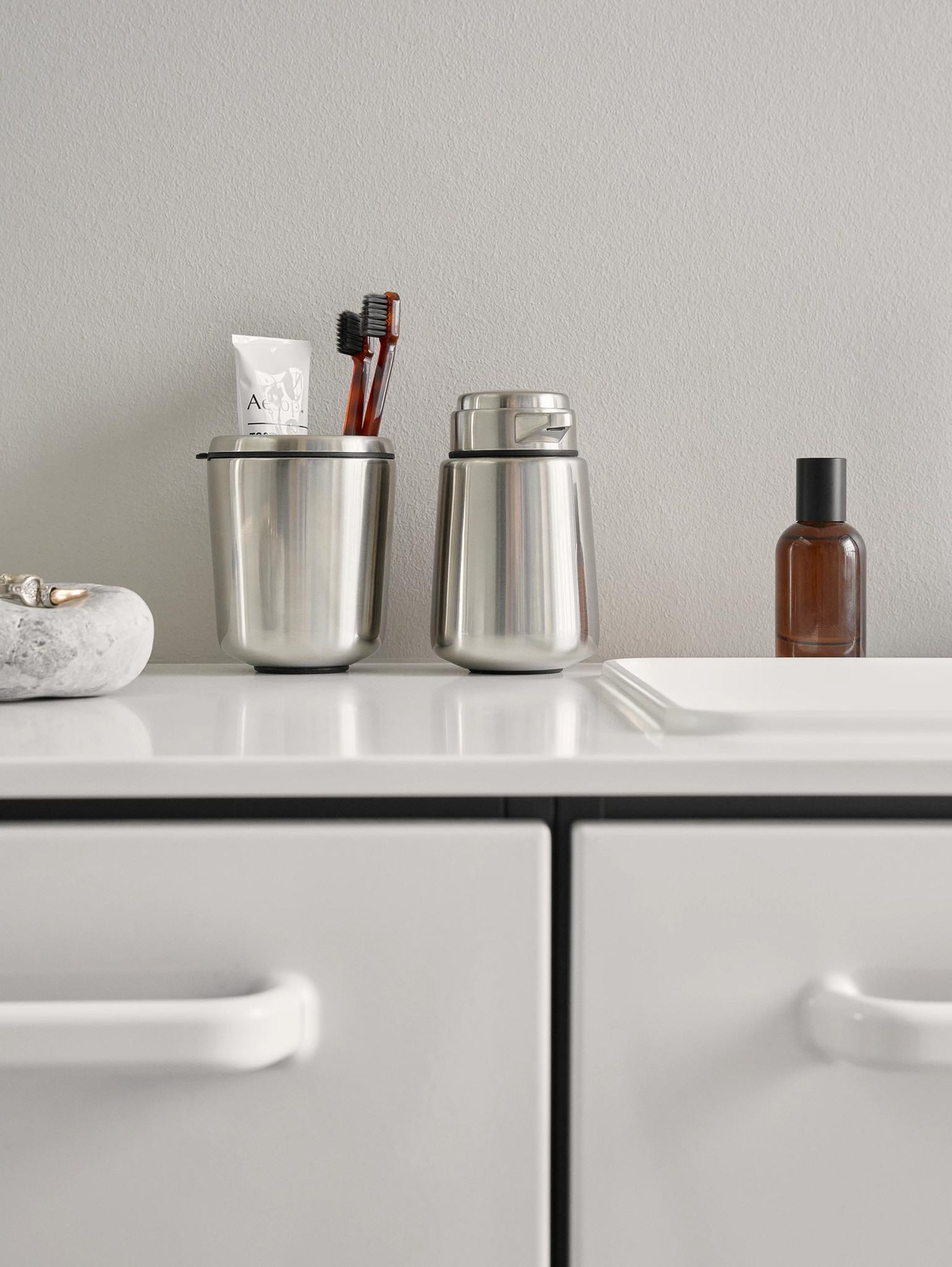 VIPP 7 // TOOTHBRUSH HOLDER | STAINLESS STEEL