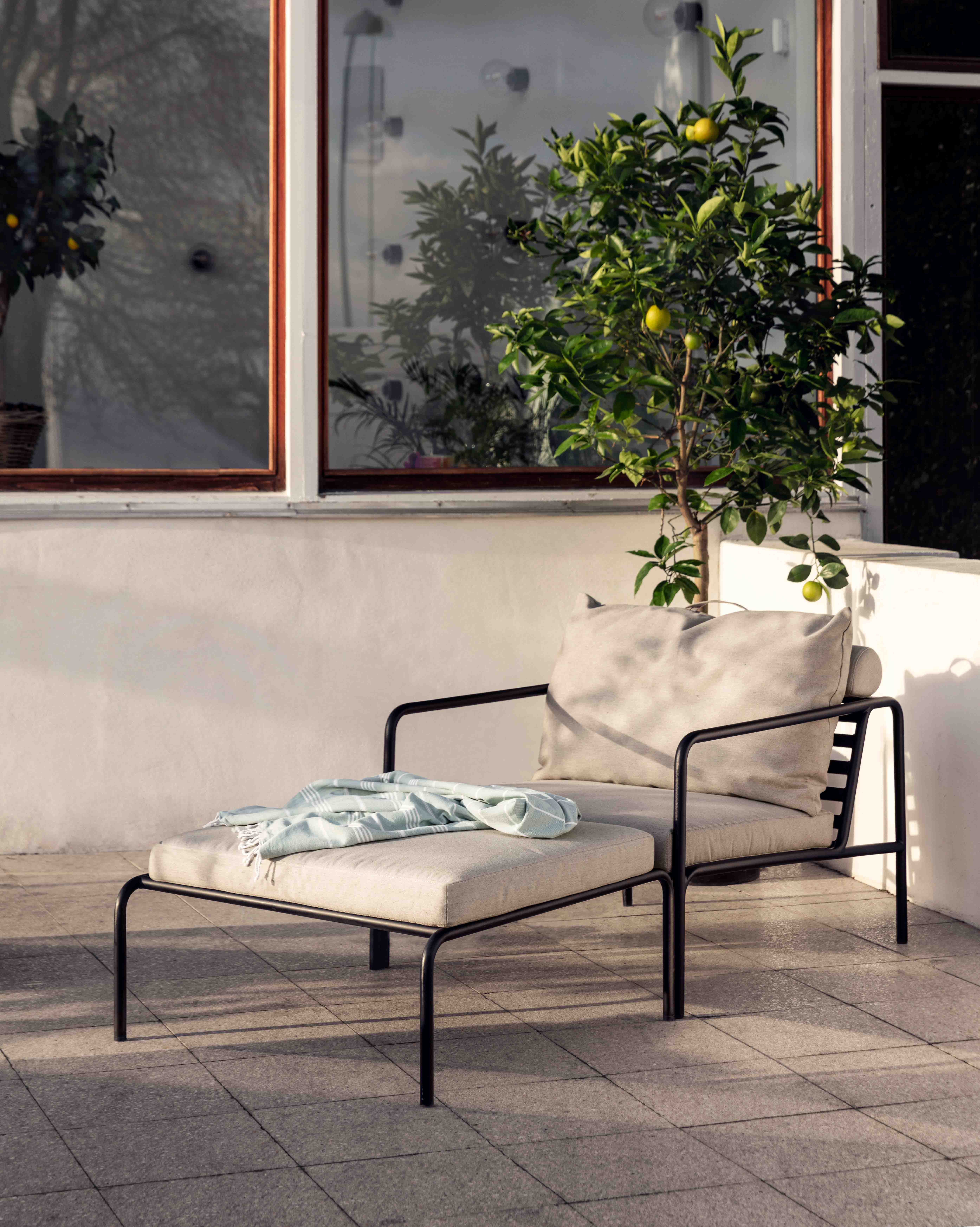 Houe // AVON 2-seater - Outdoor sofa, black frame, ash cushions