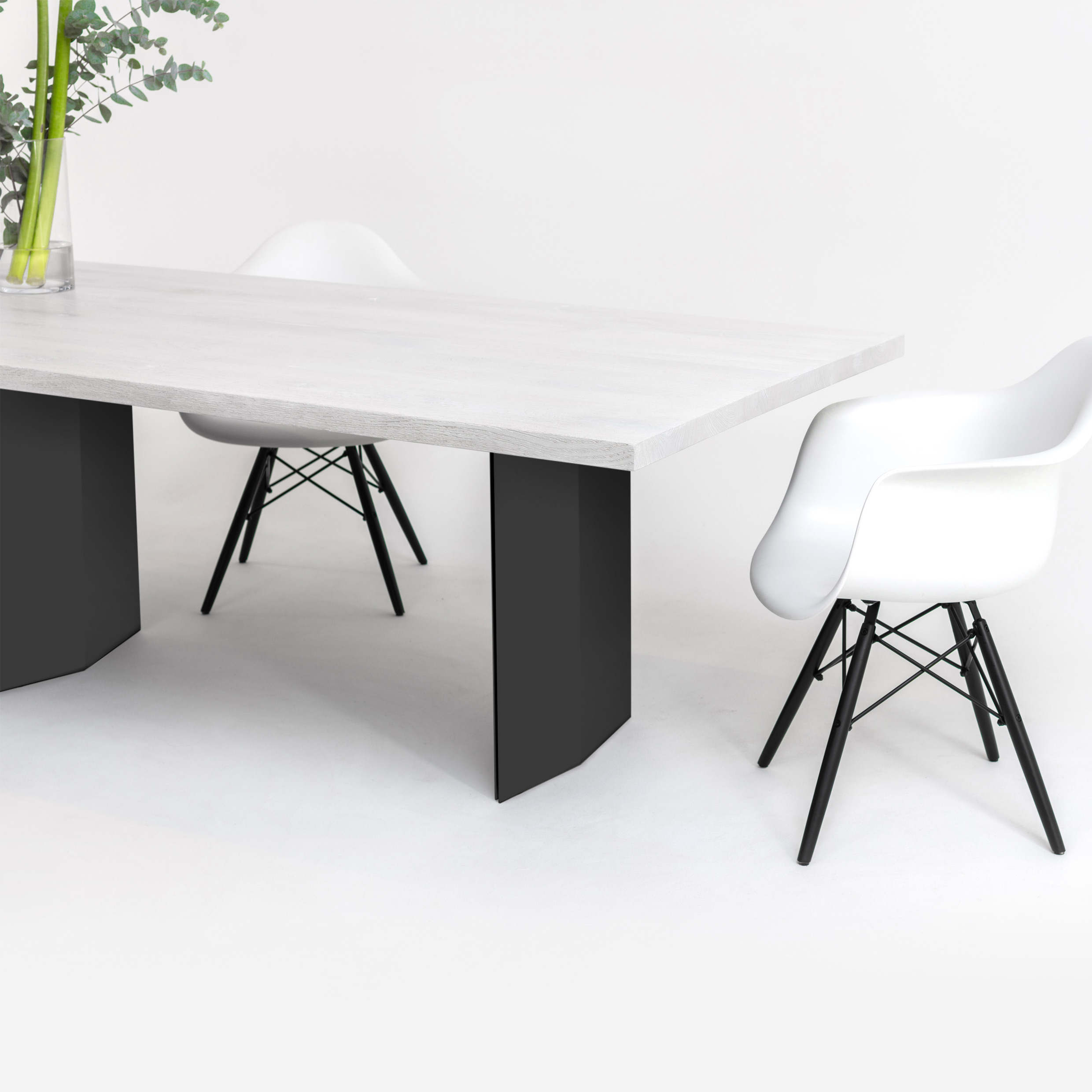 FORM EXCLUSIVE // FYNN - DINING TABLE | GERMAN OAK | WHITE OILED - 220CM X 100CM X 4CM - DOUBLE BLACK
