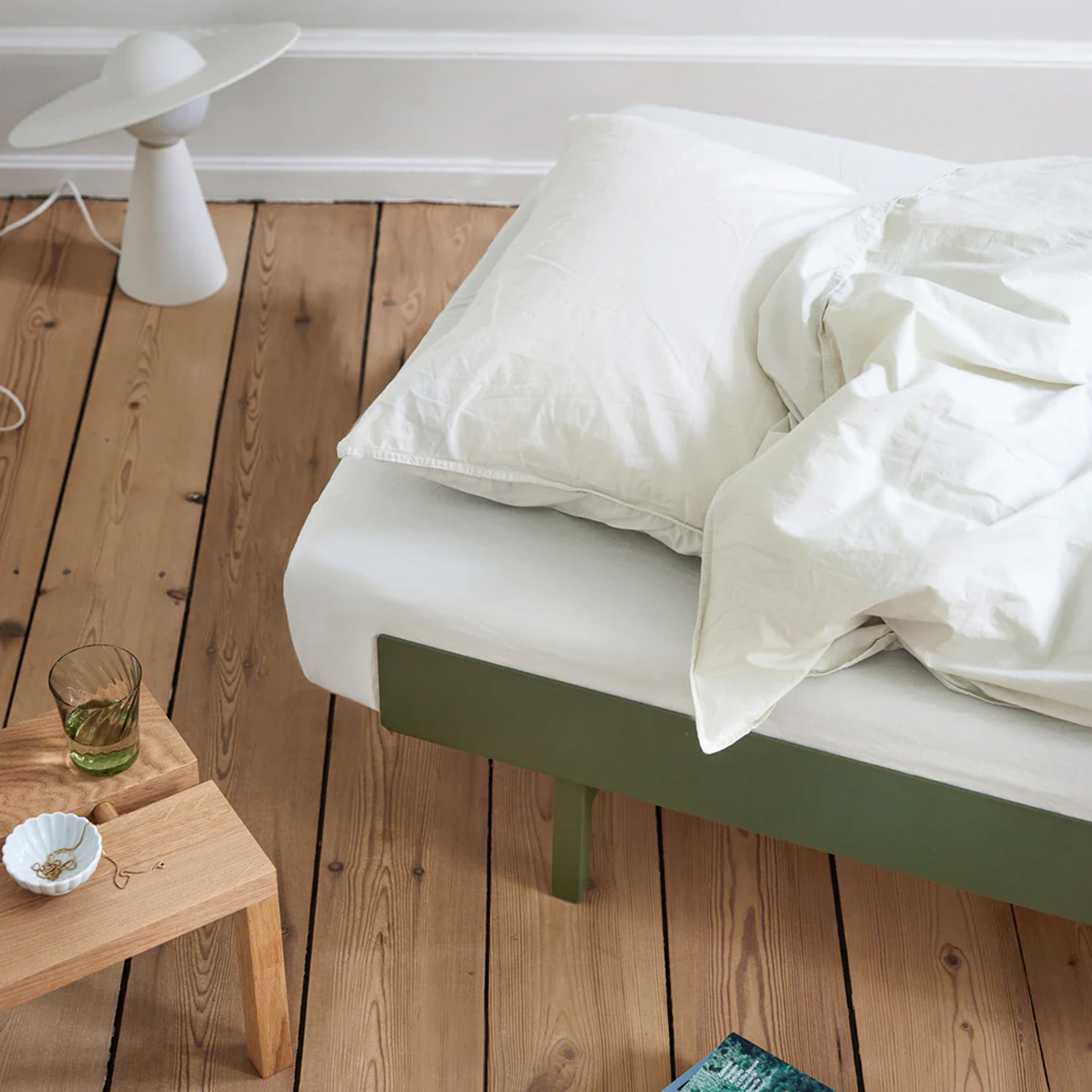 MOEBE // BETT 90 CM (TALL) - PINE GREEN | OHNE LATTENROST | KEINE ABLAGE