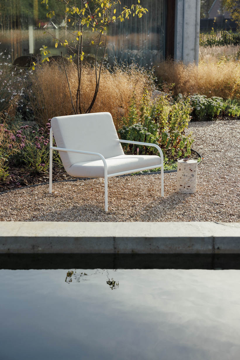 METALLBUDE // DIEGO - LOUNGE CHAIR | OUTDOOR | WHITE/SAND