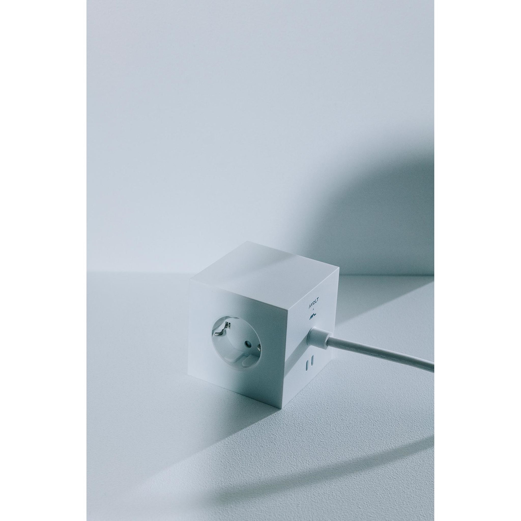 AVOLT // SQUARE 1 - STECKDOSENADAPTER USB-C MAGNET | LIMITED EDITION XMARTINELLI OPAL WHITE