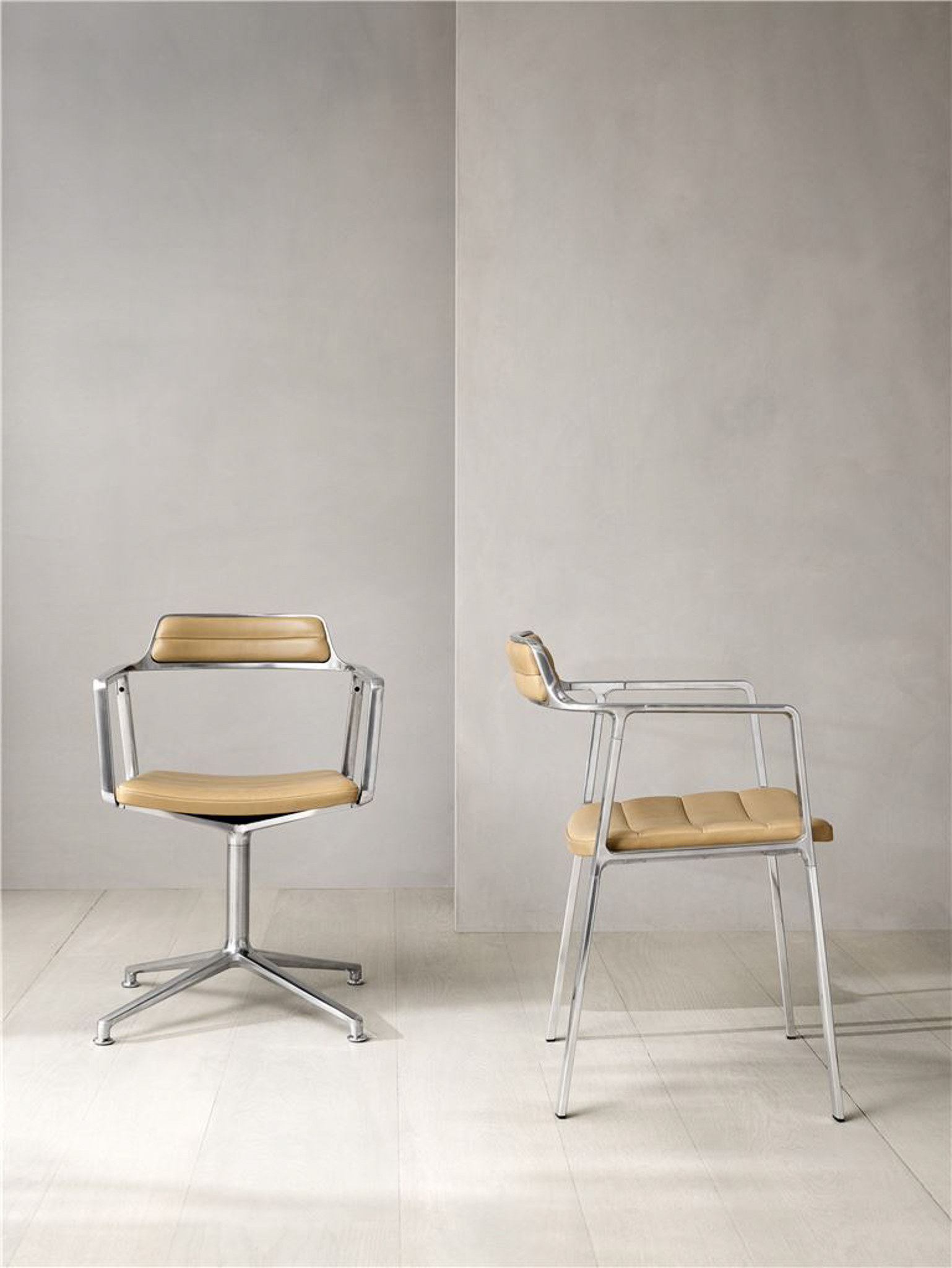 VIPP 451 // CHAIR - POL. FRAME, LEATHER SAND