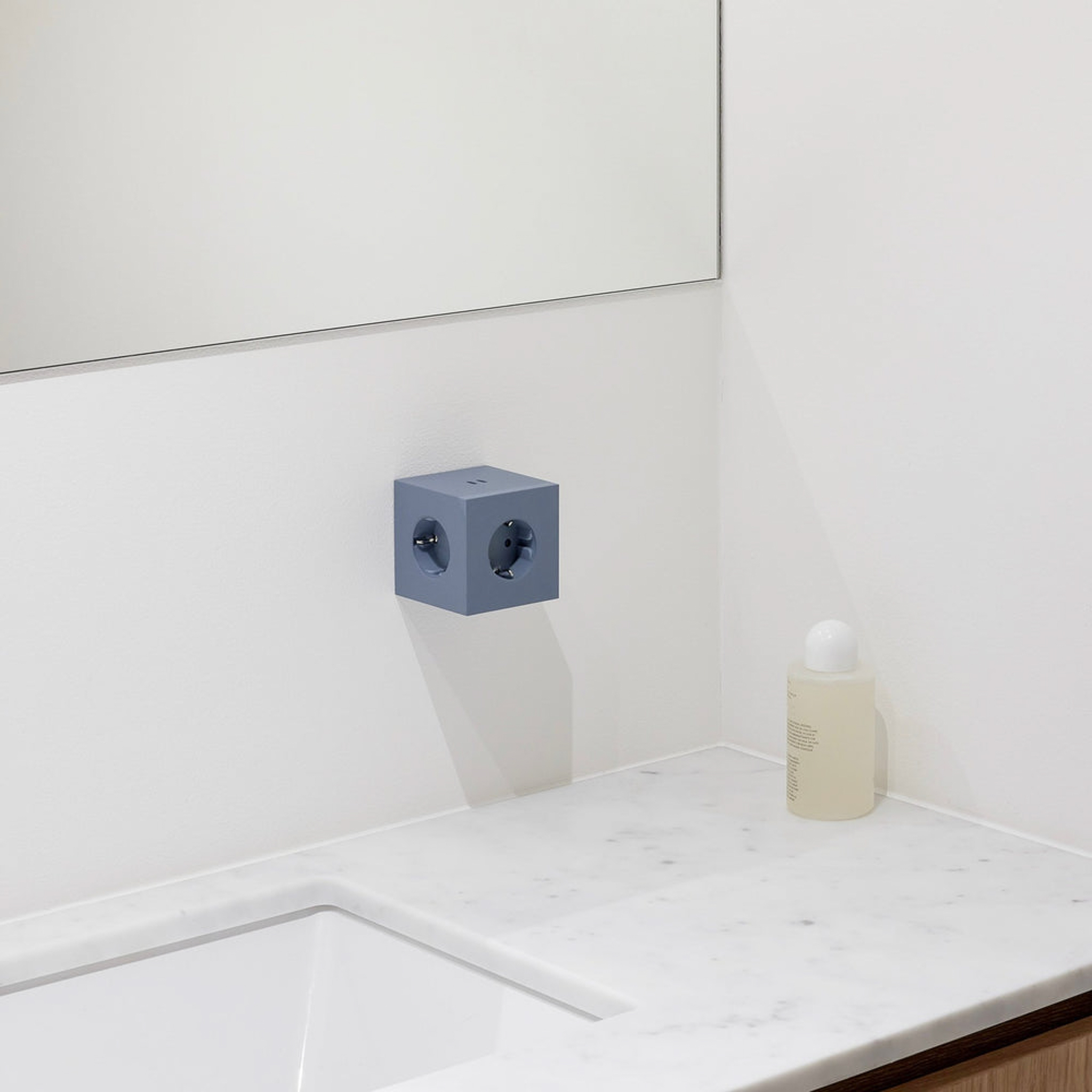 AVOLT // SQUARE 2 - SOCKET ADAPTER USB-C WALLMOUNT | SHARK BLUE