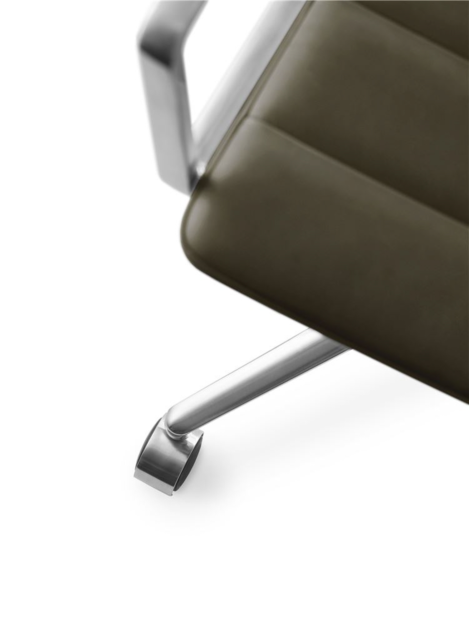 VIPP 452 // SWIVEL CHAIR - BOSCO GREEN, POL. FRAME, CASTORS