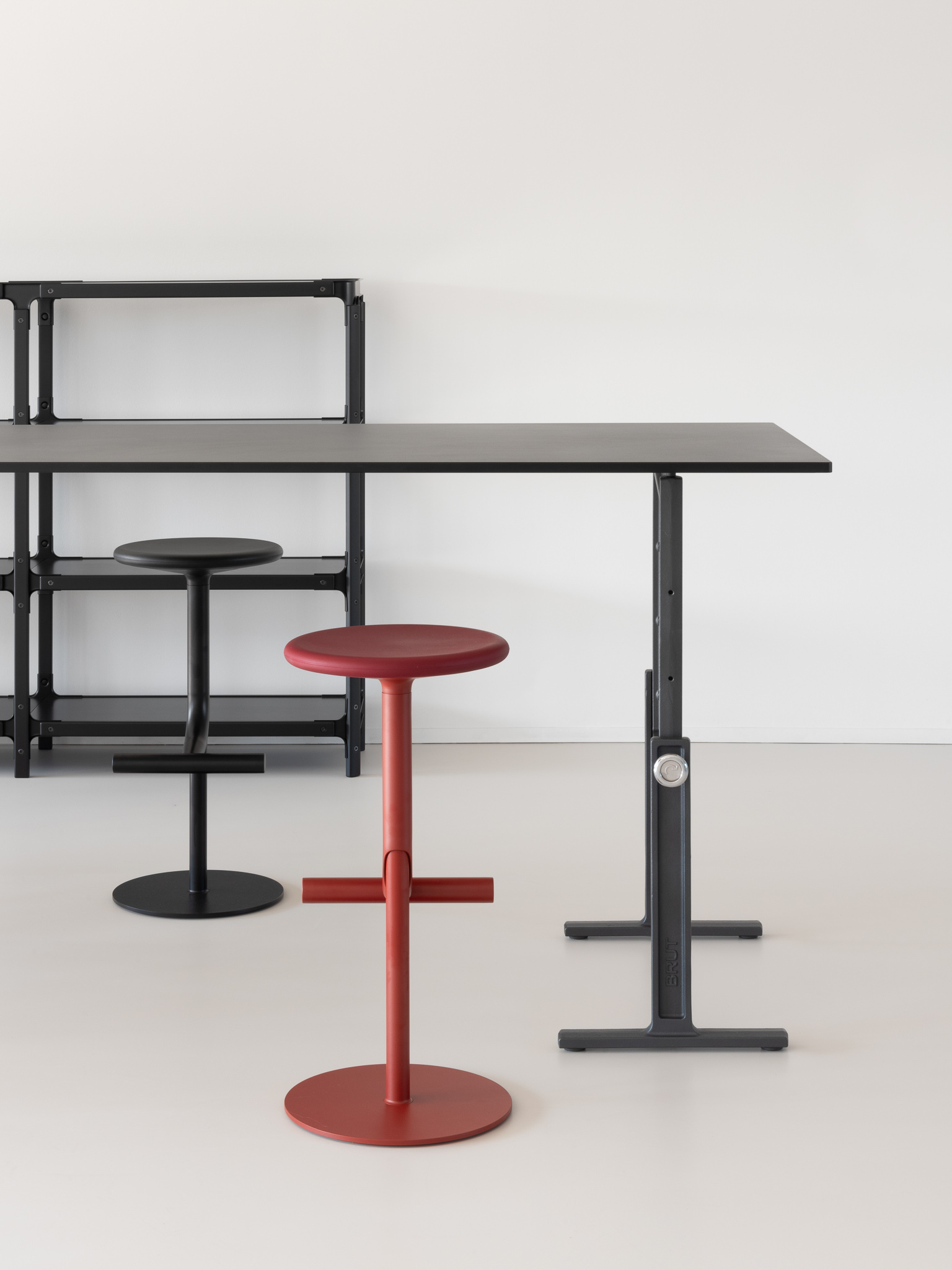 MAGIS // TIBU - HOCKER | BLACK